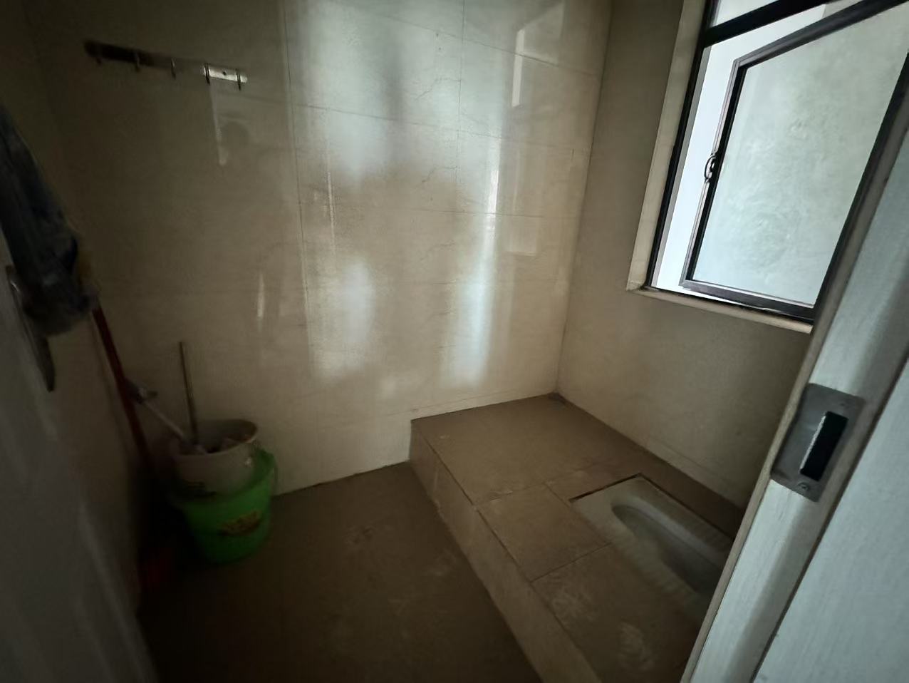 慈善大厦  1室1厅1卫    27.0万 慈善大厦  1室1厅1卫    27.0万室内图