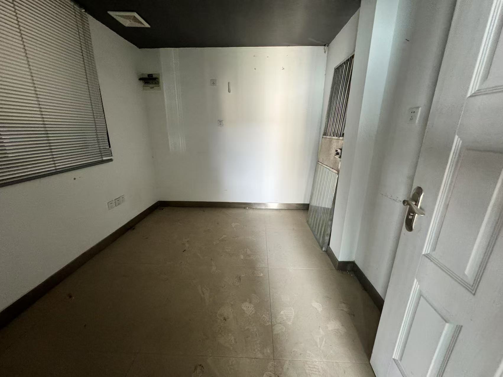 慈善大厦  1室0厅0卫    25.0万 慈善大厦  1室0厅0卫    25.0万室内图