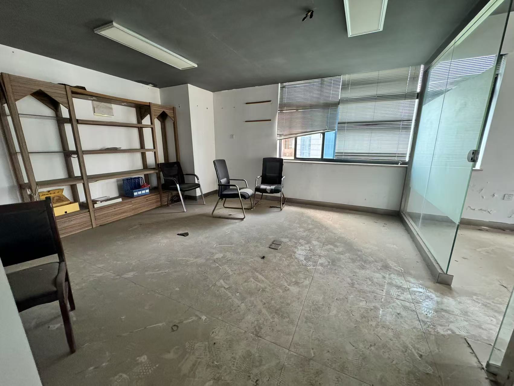 慈善大厦  1室1厅1卫    25.0万 慈善大厦  1室1厅1卫    25.0万室内图