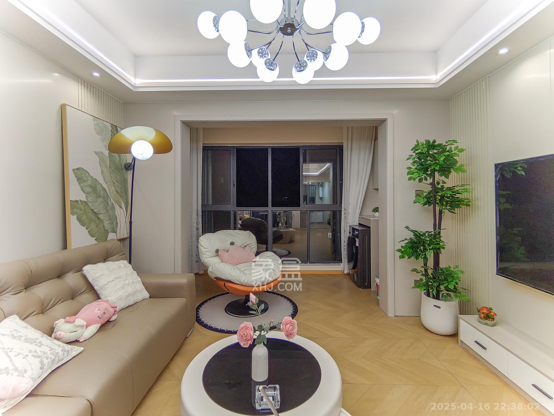 三一街区  3室2厅1卫    63.0万客厅