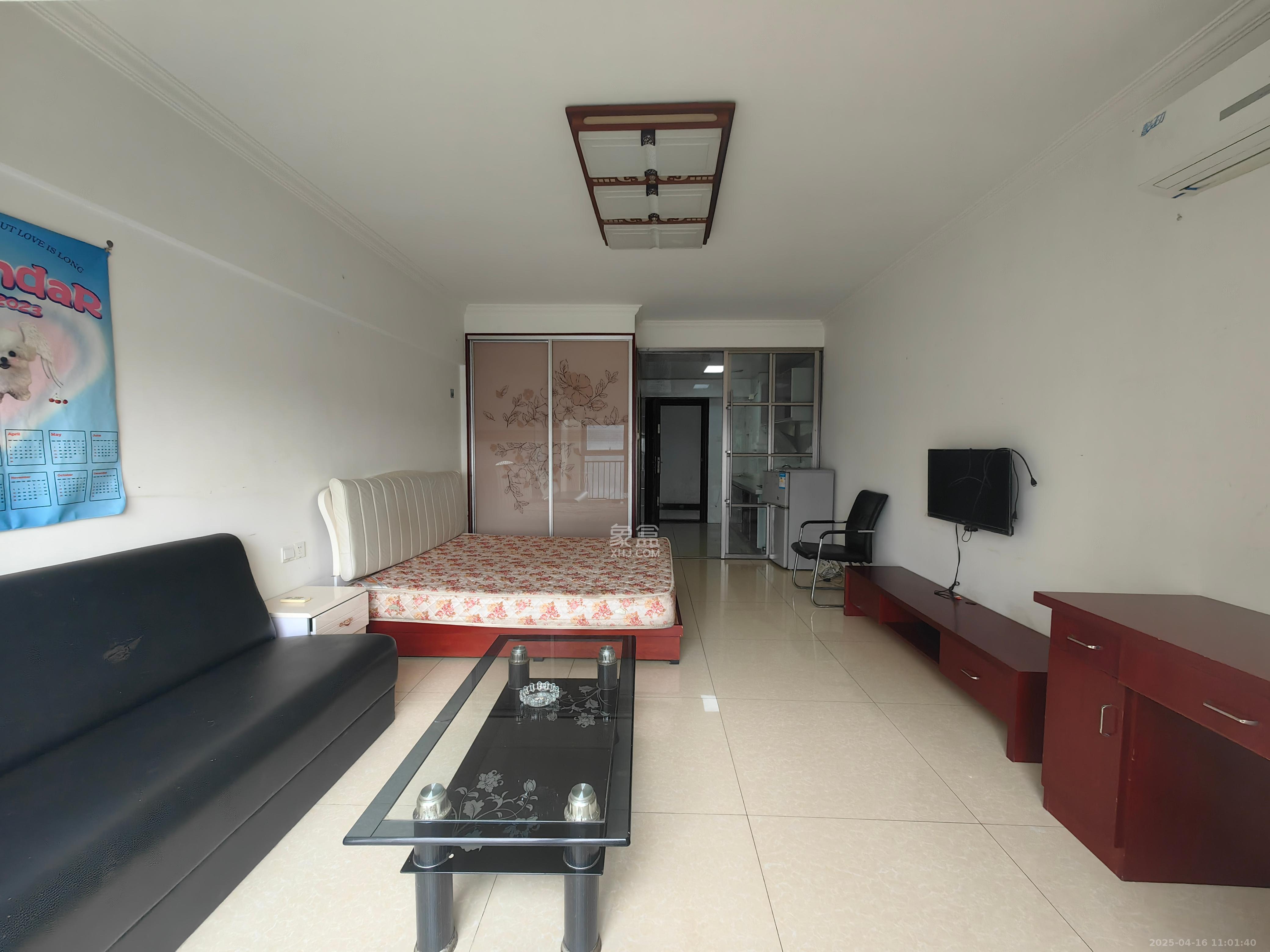 山水华景  1室1厅1卫   1350.00元/月室内图