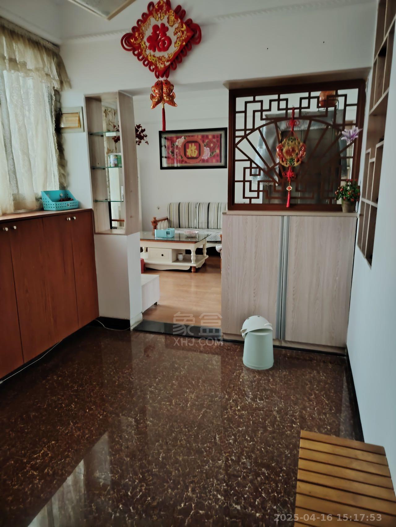 城市风景  3室2厅2卫   1800.00元/月室内图