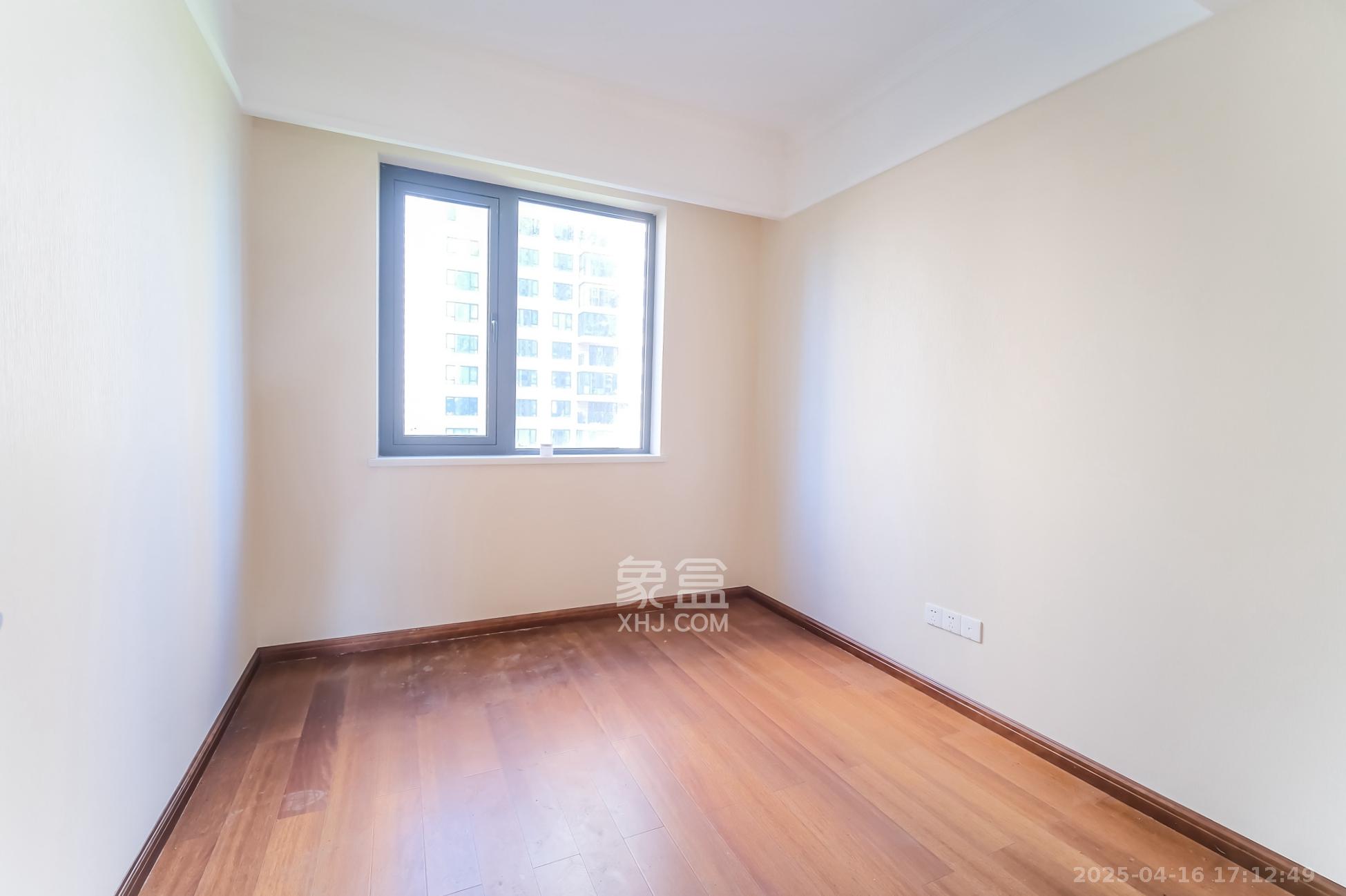 运达锦绣广场  5室2厅2卫    328.0万 运达锦绣广场  5室2厅2卫    328.0万卧室