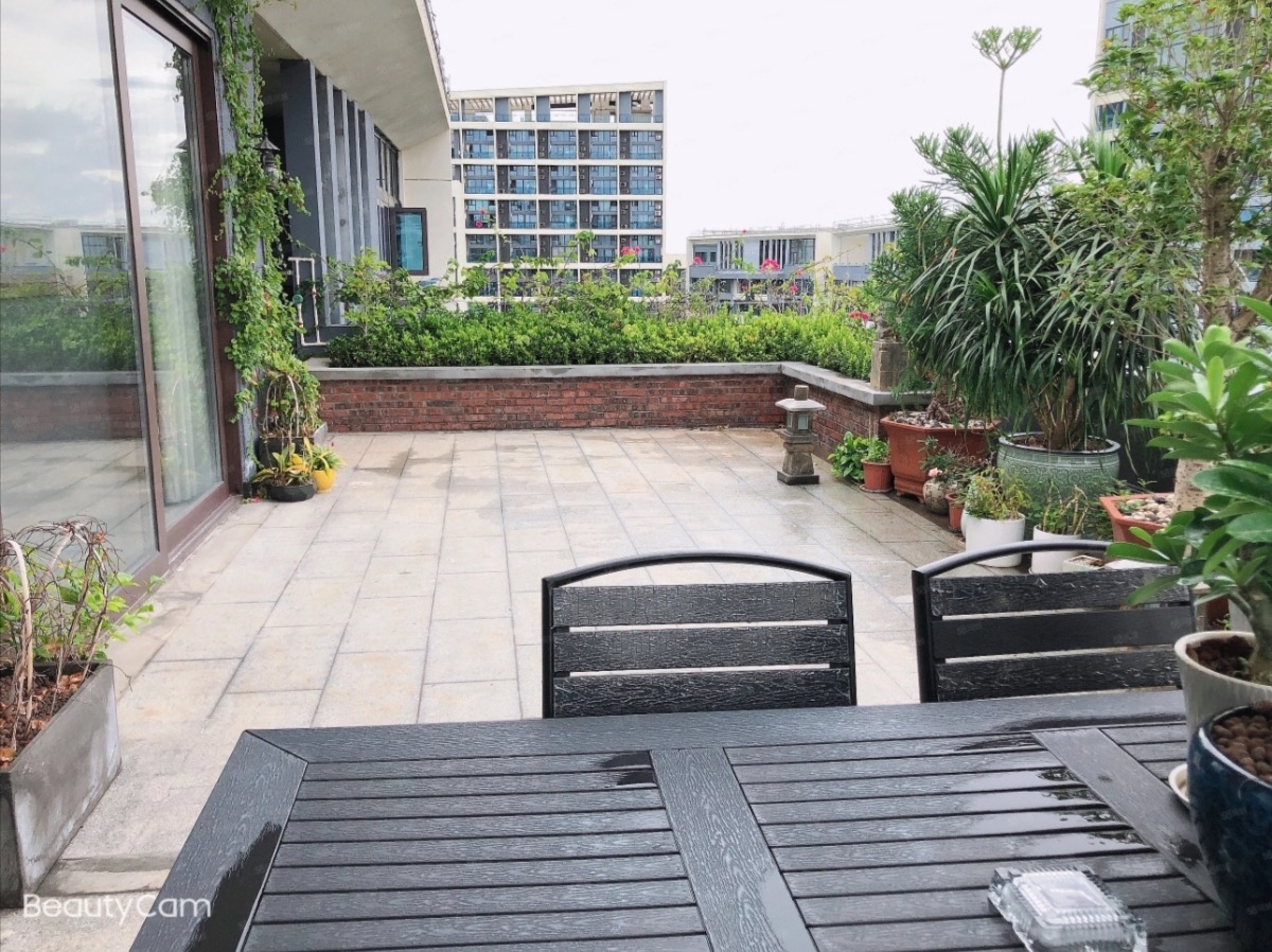 保利中央海岸一二期 4室2厅3卫 500.0万 保利中央海岸一二期 4室2厅3卫 500.0万客厅