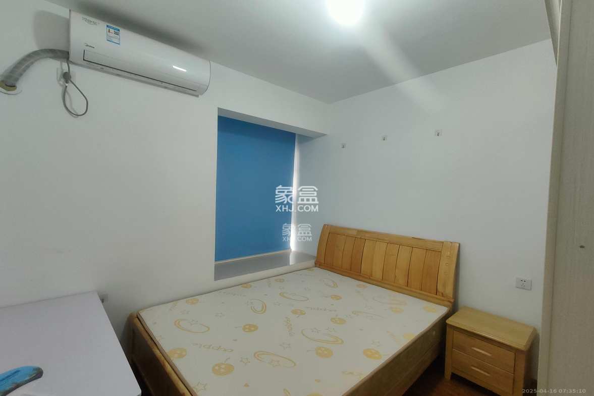 枫林雅苑(雷锋机电市场二期) 4室2厅2卫 2400.0元/月 枫林雅苑(雷锋机电市场二期) 4室2厅2卫 2400.0元/月室内图