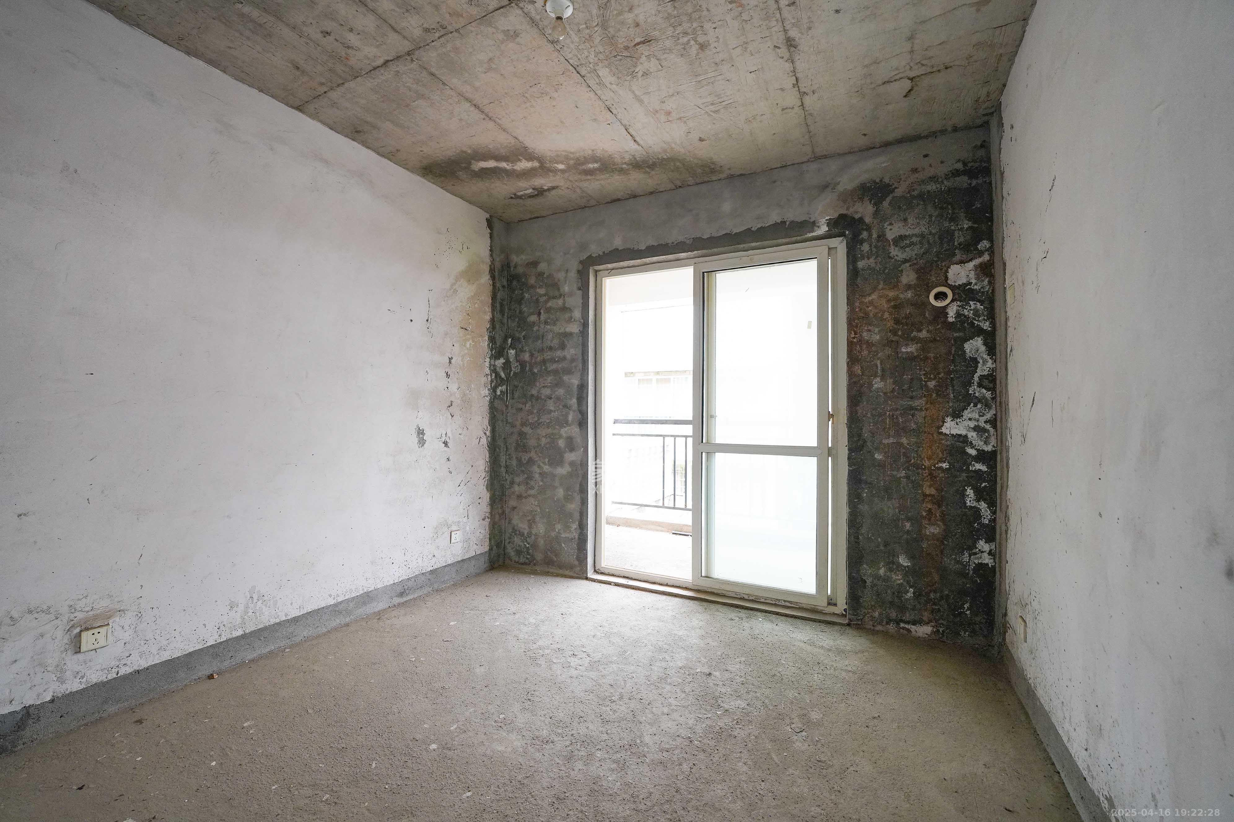 气象佳园  5室2厅3卫    182.8万 气象佳园  5室2厅3卫    182.8万卧室