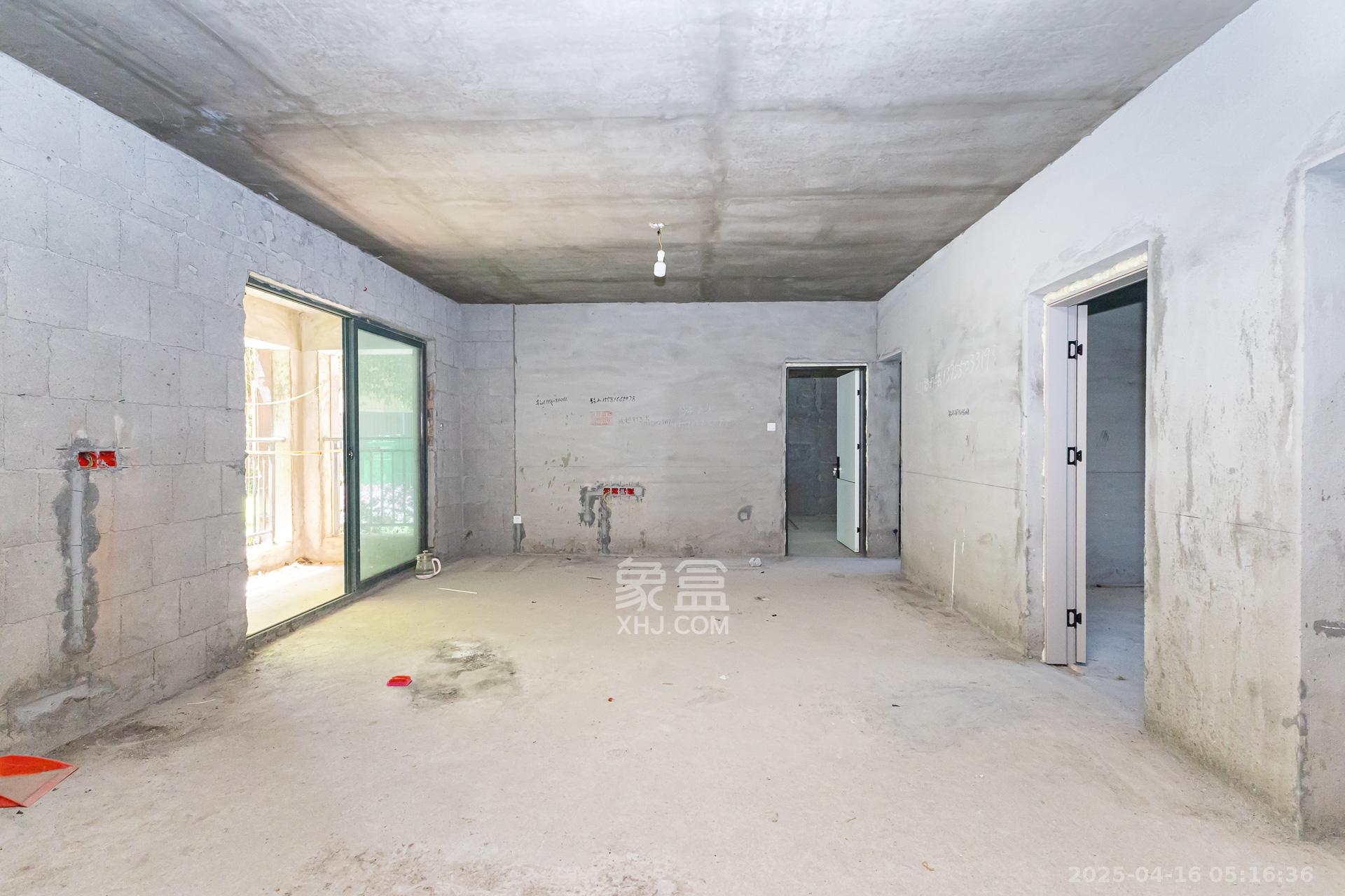 金湘苑(星澜之悦) 4室2厅2卫 62.0万 金湘苑(星澜之悦) 4室2厅2卫 62.0万客厅