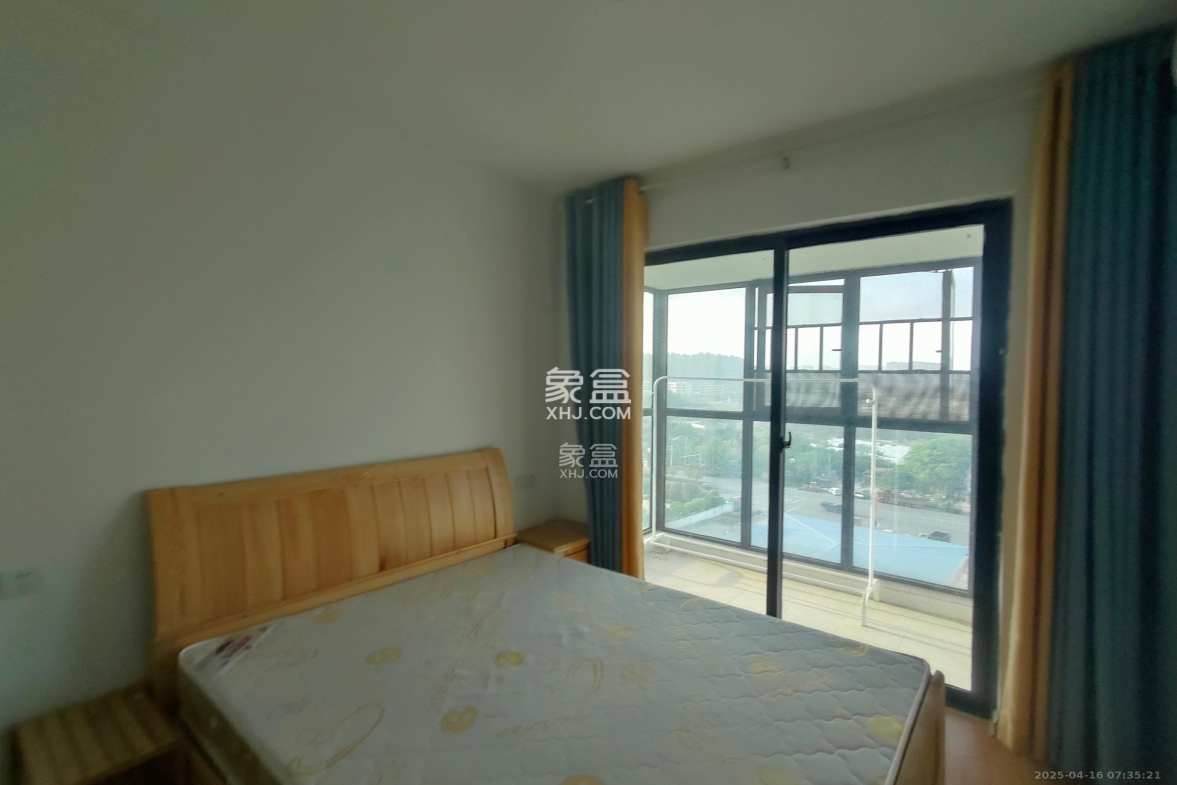 枫林雅苑(雷锋机电市场二期) 4室2厅2卫 2400.0元/月 枫林雅苑(雷锋机电市场二期) 4室2厅2卫 2400.0元/月室内图