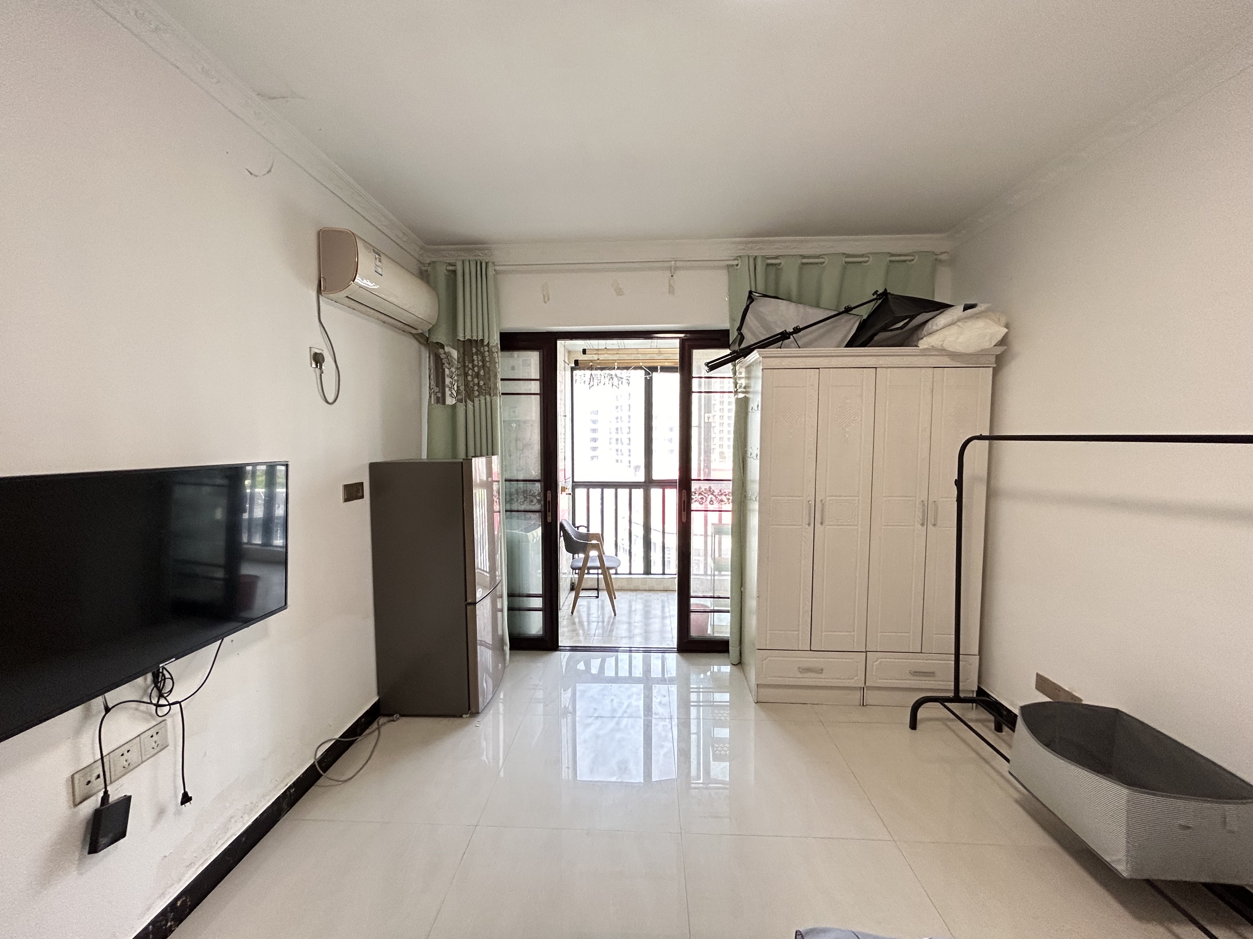 逸臣中央 1室1厅1卫 1200.0元/月 逸臣中央 1室1厅1卫 1200.0元/月室内图