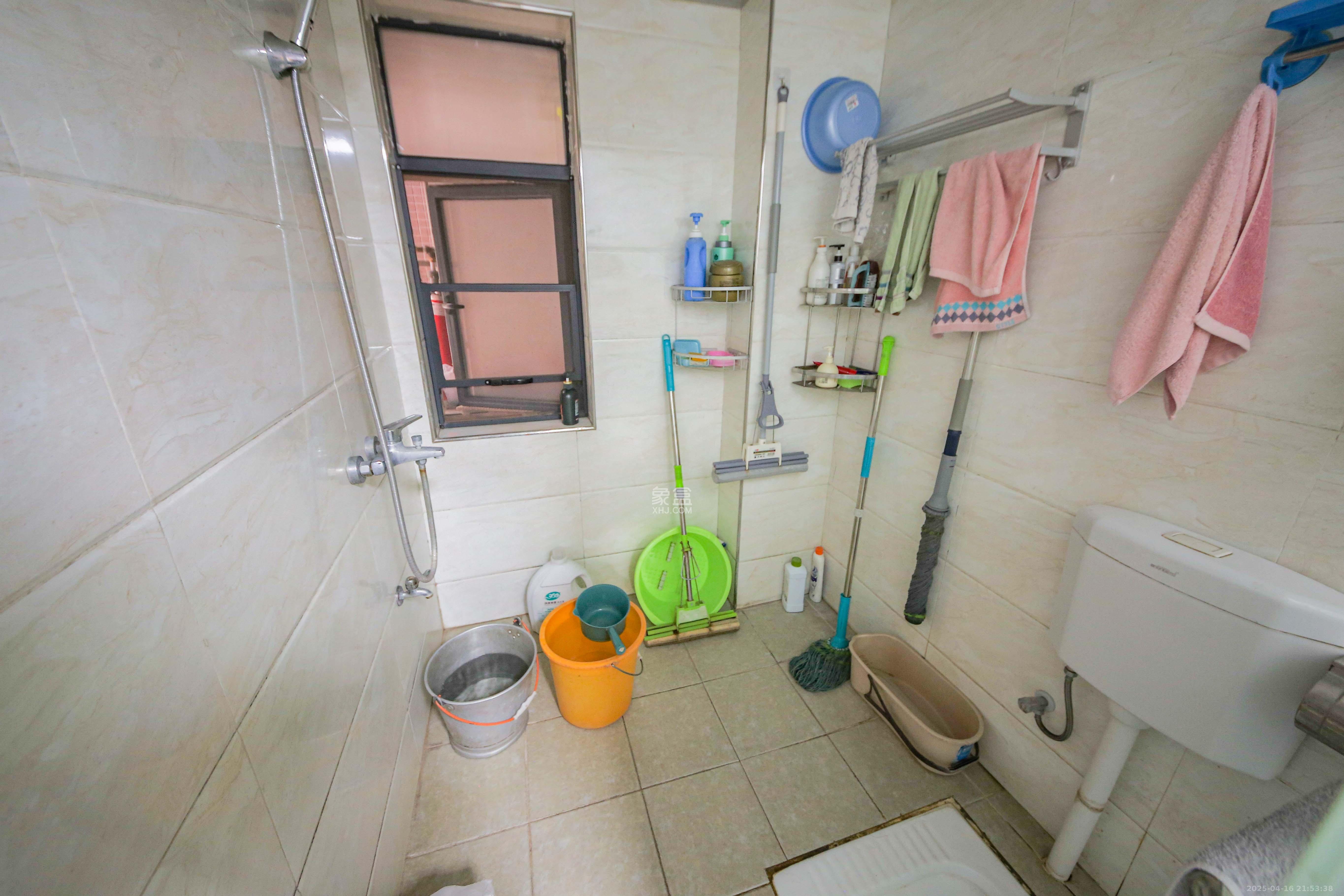 上峰苑(兰亭玥岛) 2室2厅1卫 68.0万 上峰苑(兰亭玥岛) 2室2厅1卫 68.0万卫生间