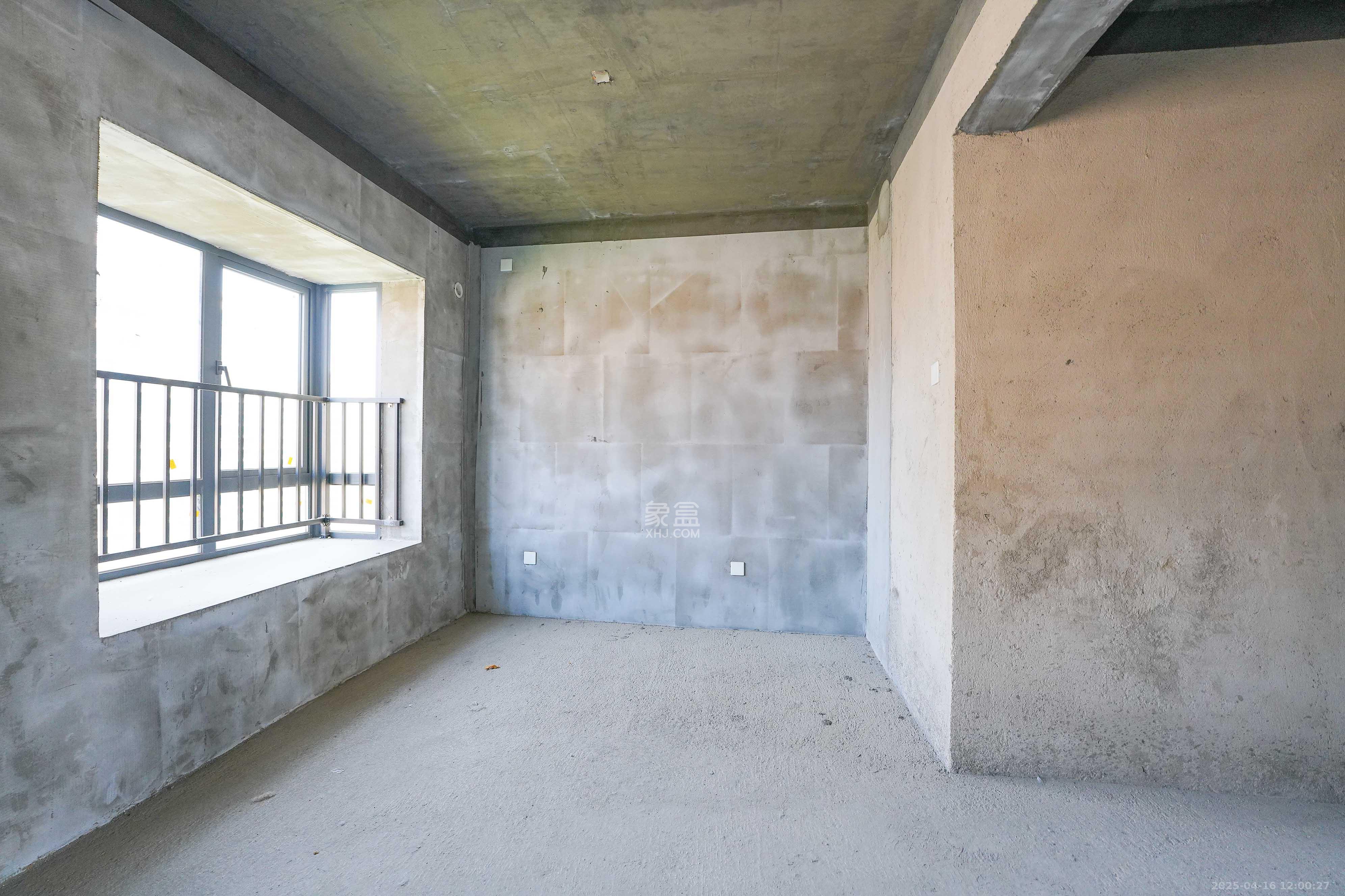 丽发新城  4室2厅2卫    103.0万 丽发新城  4室2厅2卫    103.0万卧室