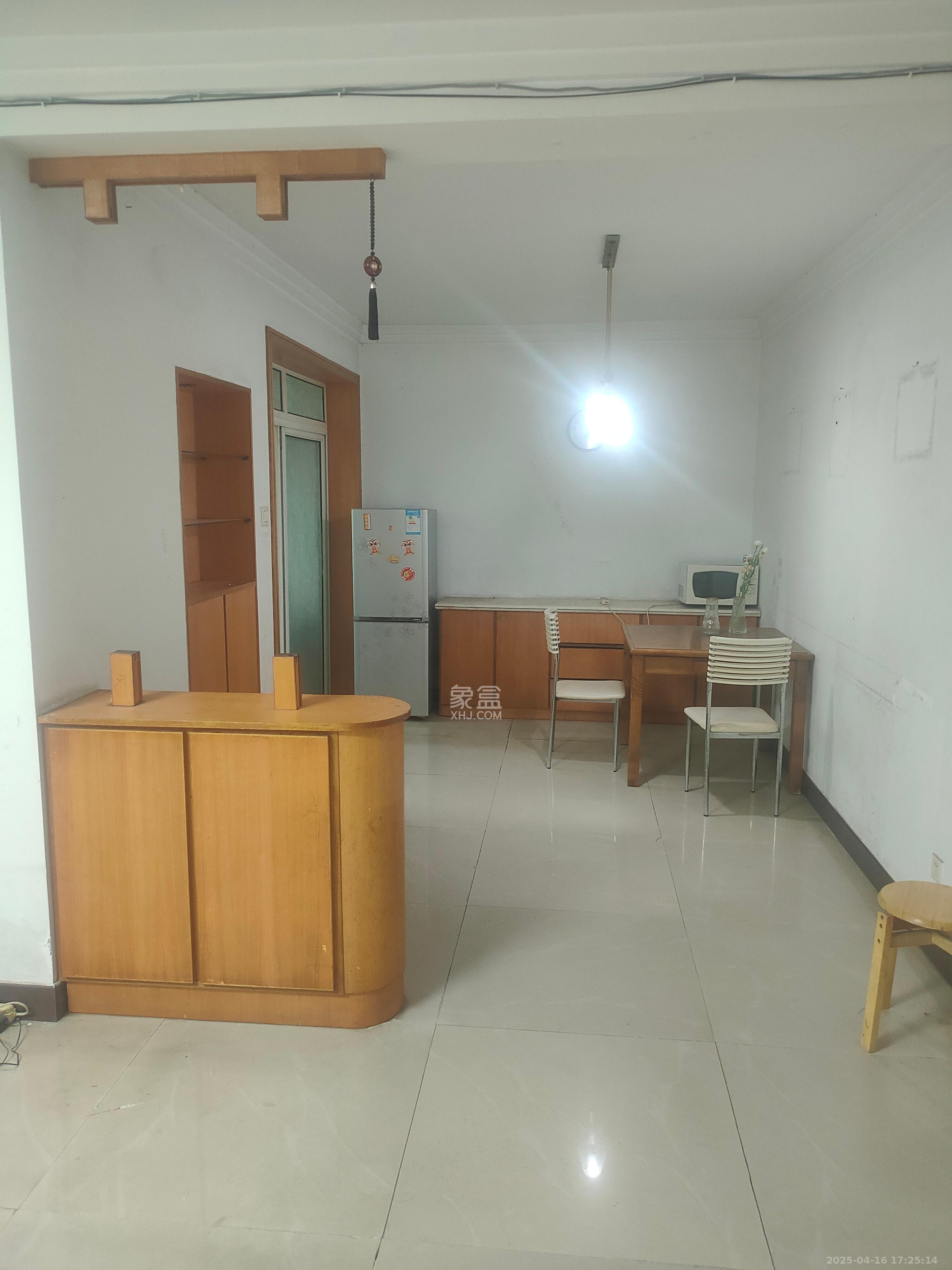 咸嘉新村嘉旺苑 3室2厅1卫 2000.0元/月 咸嘉新村嘉旺苑 3室2厅1卫 2000.0元/月室内图