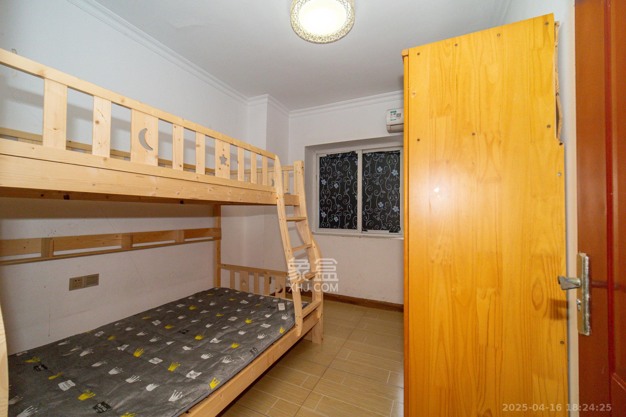 时代星空 3室2厅2卫 70.0万 时代星空 3室2厅2卫 70.0万卧室