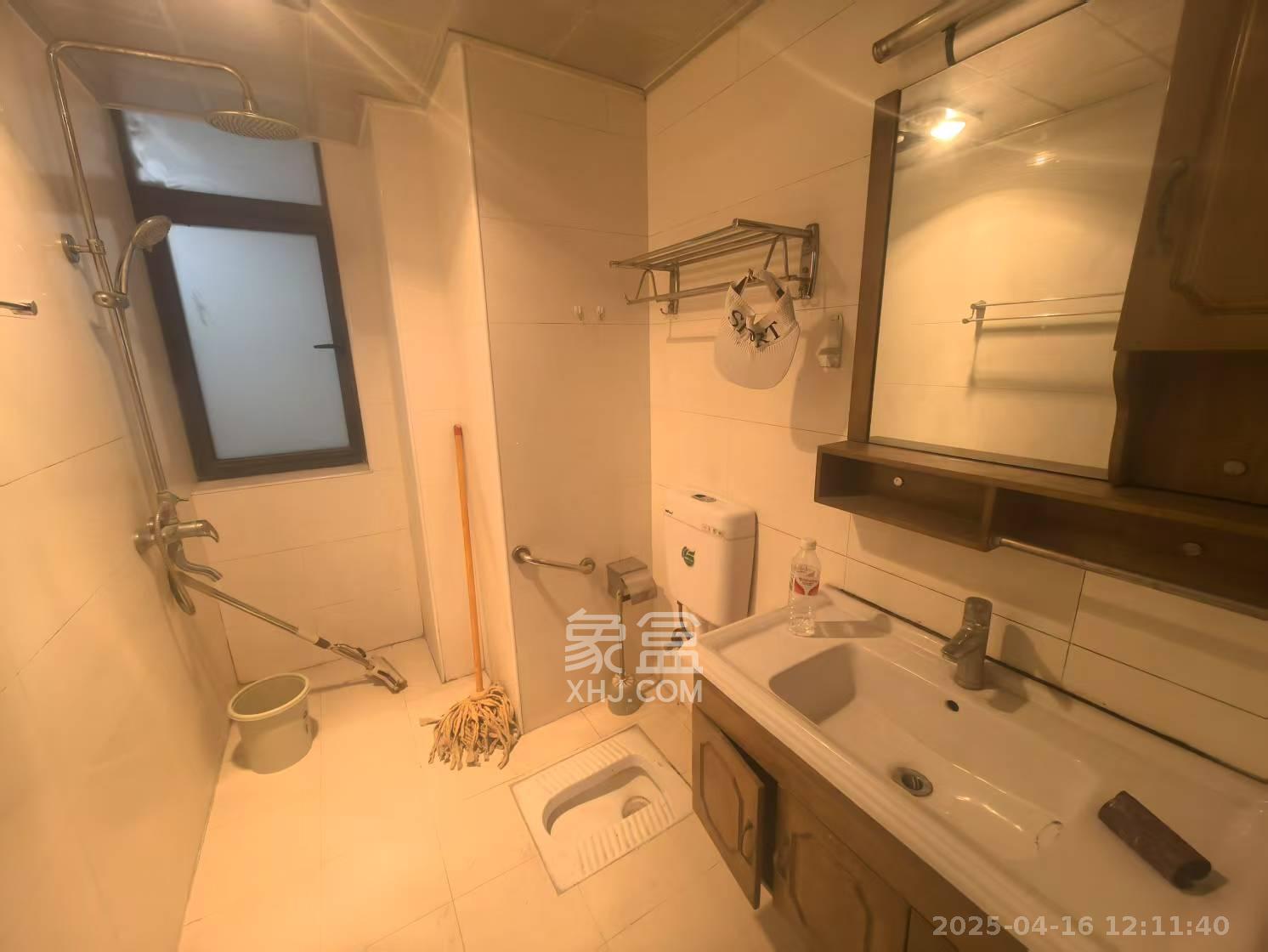 金领家族 2室2厅1卫 1700.0元/月 金领家族 2室2厅1卫 1700.0元/月室内图