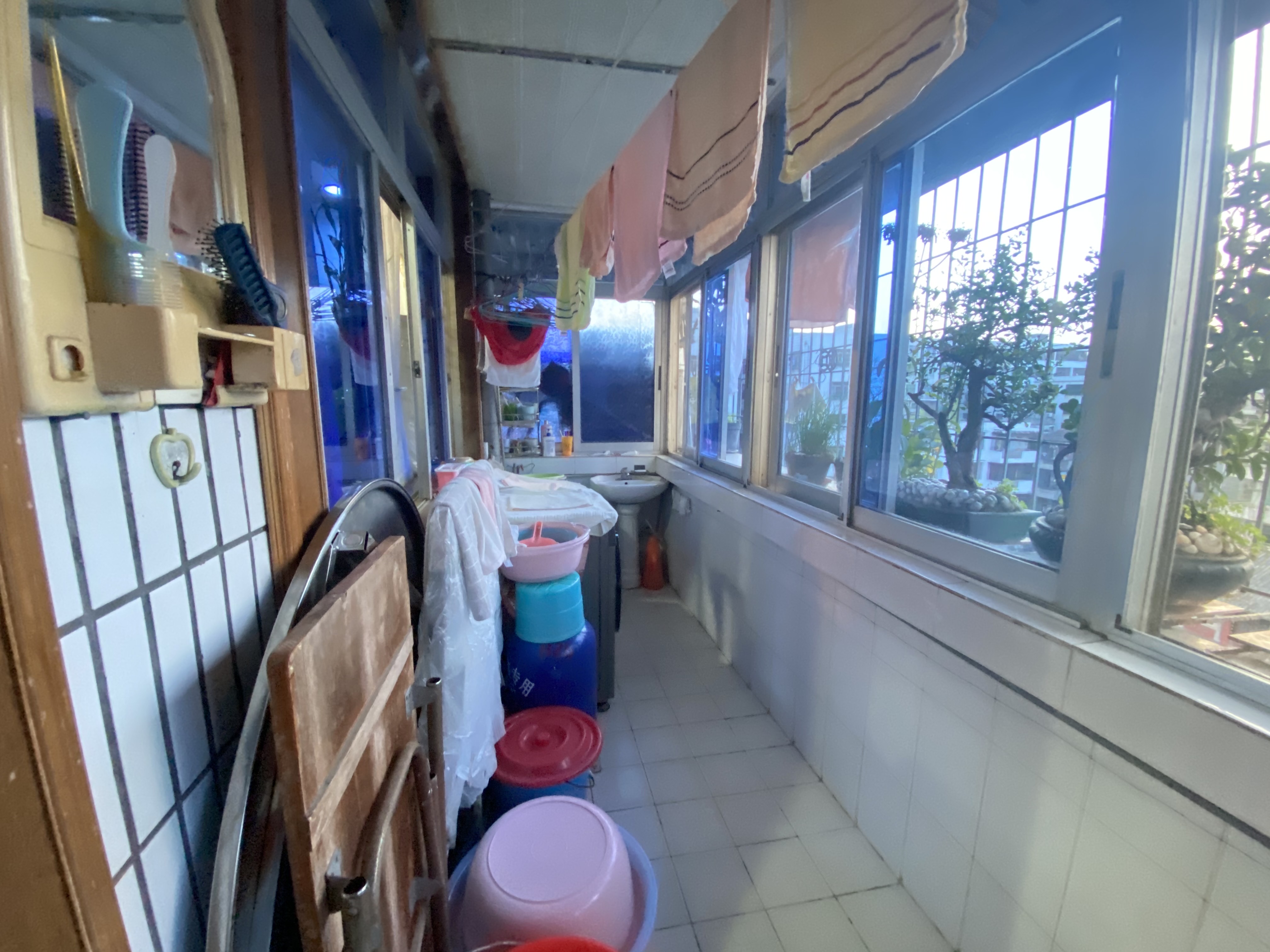 尚书直街公安局宿舍 3室2厅1卫 82.0万 尚书直街公安局宿舍 3室2厅1卫 82.0万客厅