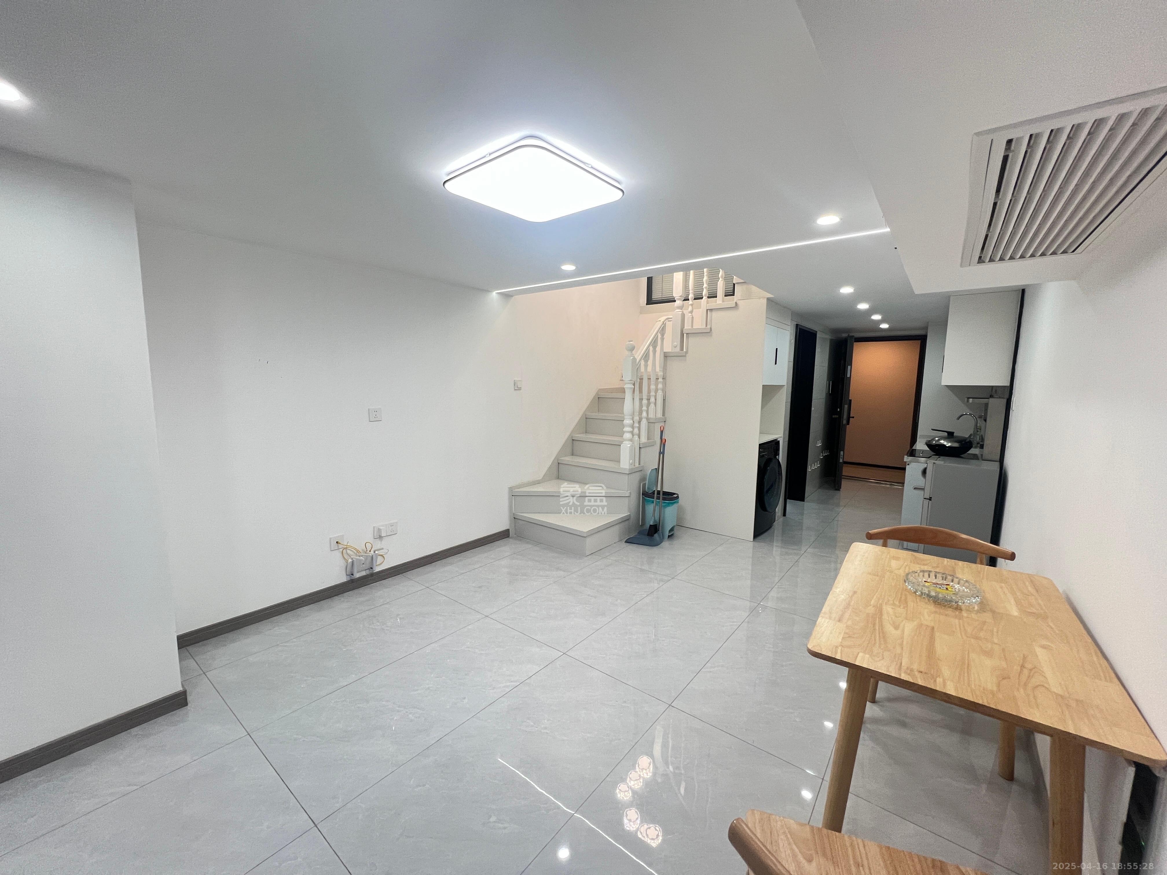 正荣梅溪紫阙台  2室1厅2卫   2300.00元/月