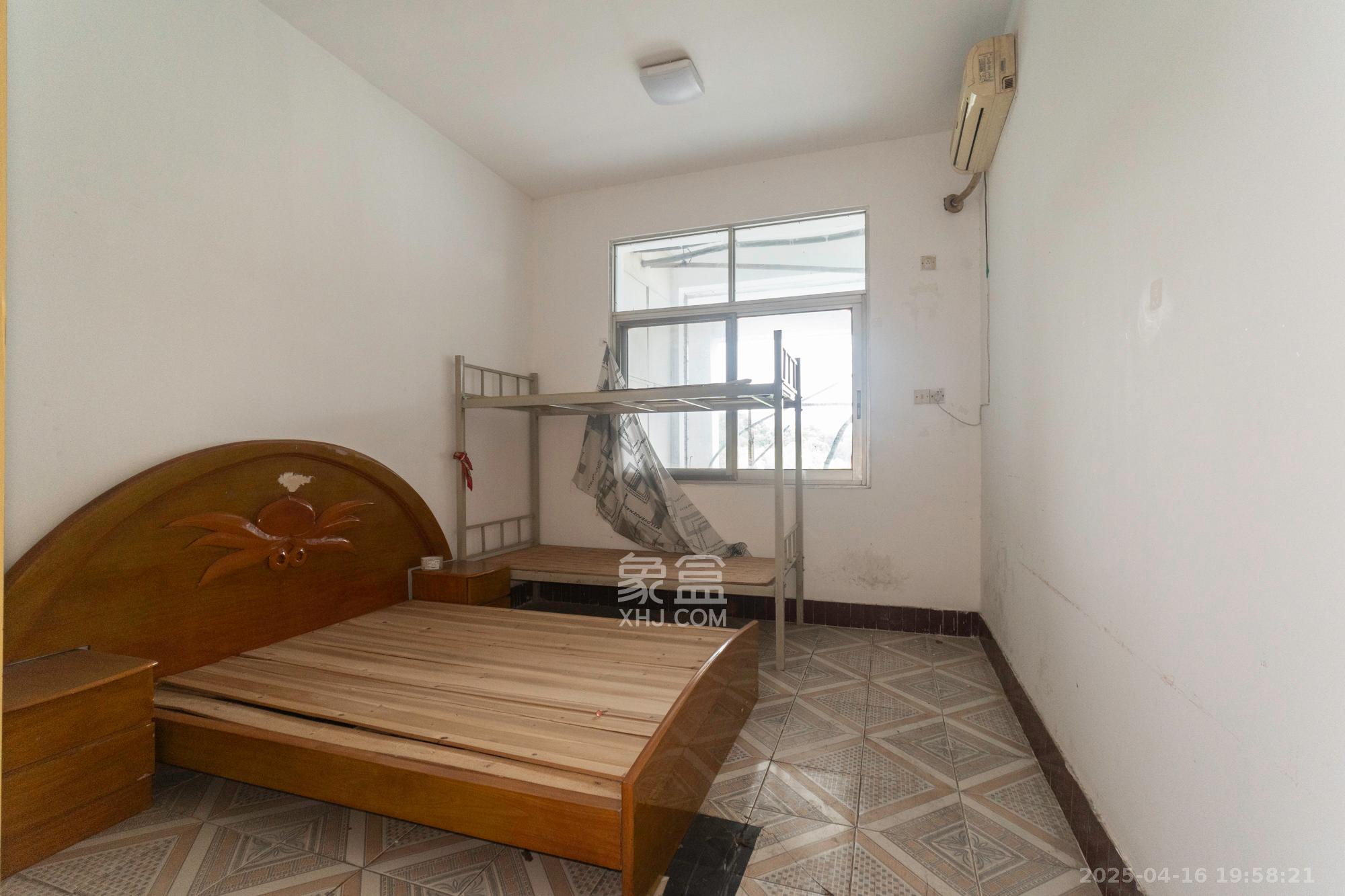 长沙县政府宿舍(星邻南苑) 3室2厅1卫 65.0万 长沙县政府宿舍(星邻南苑) 3室2厅1卫 65.0万卧室