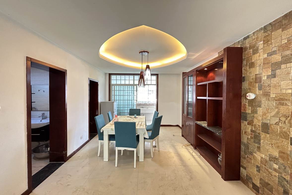 市委四号院 4室2厅2卫 1800.00元/月 市委四号院 4室2厅2卫 1800.00元/月室内图