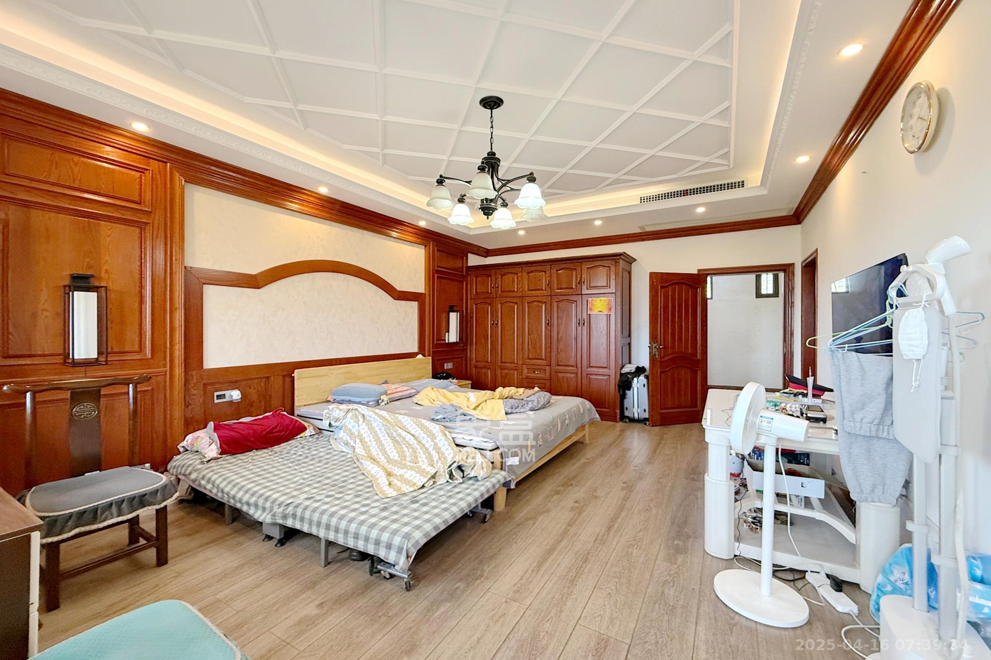 金地三千府(金地湖山樾、金地自在城) 5室3厅4卫 498.0万 金地三千府(金地湖山樾、金地自在城) 5室3厅4卫 498.0万卧室