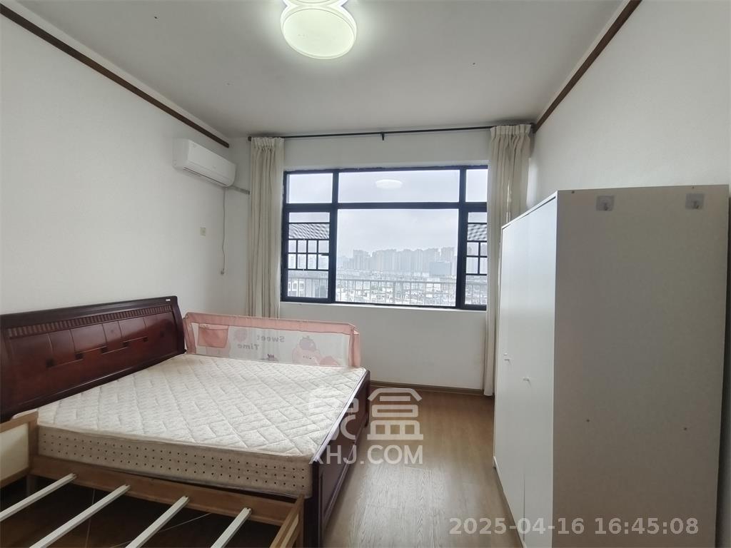 阳光100三期  4室2厅1卫   2800.00元/月室内图