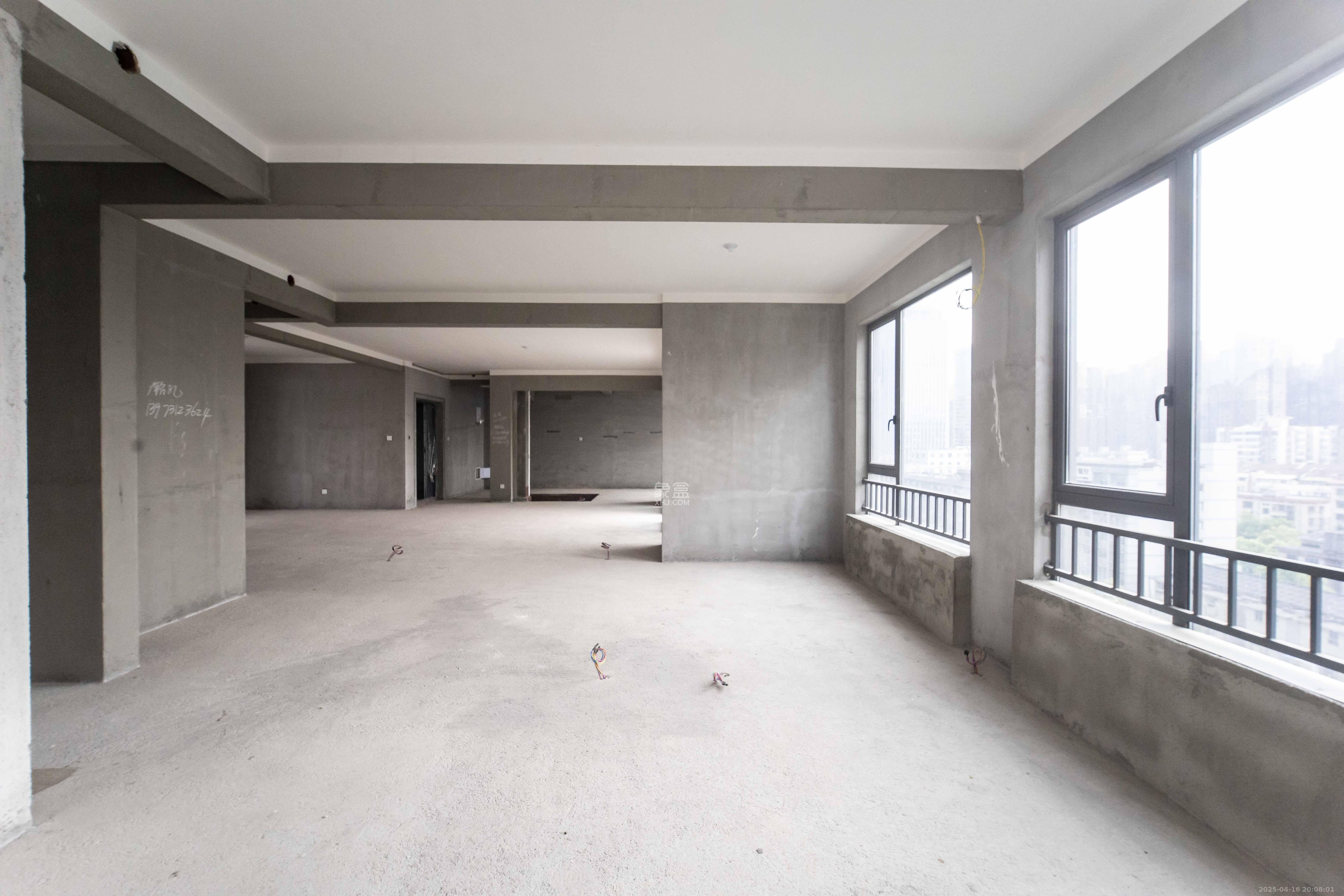 长房国际广场(长房商业广场) 4室2厅2卫 240.0万 长房国际广场(长房商业广场) 4室2厅2卫 240.0万卧室