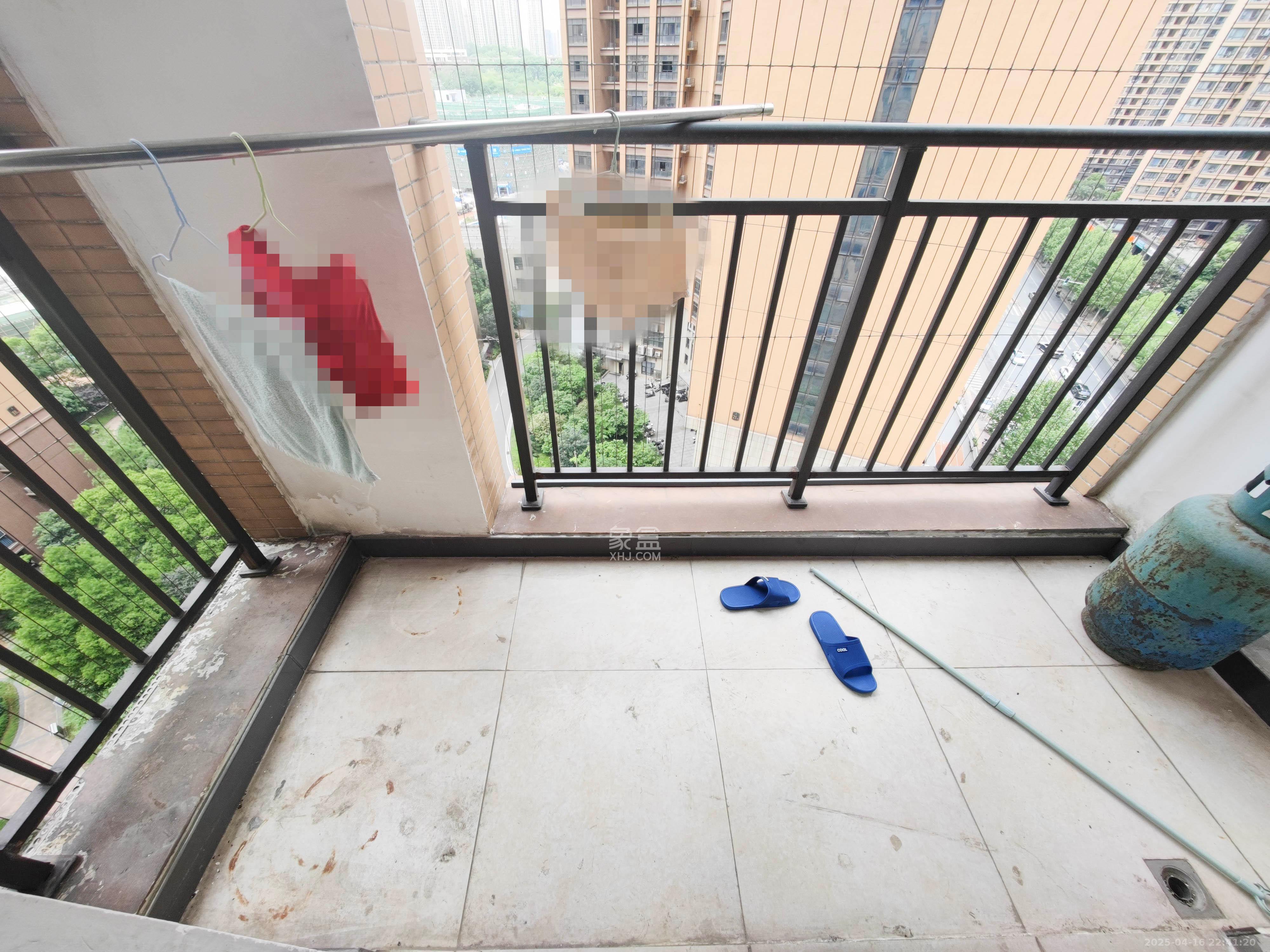 德润小区(丰升德润小区) 3室2厅1卫 109.5万 德润小区(丰升德润小区) 3室2厅1卫 109.5万阳台