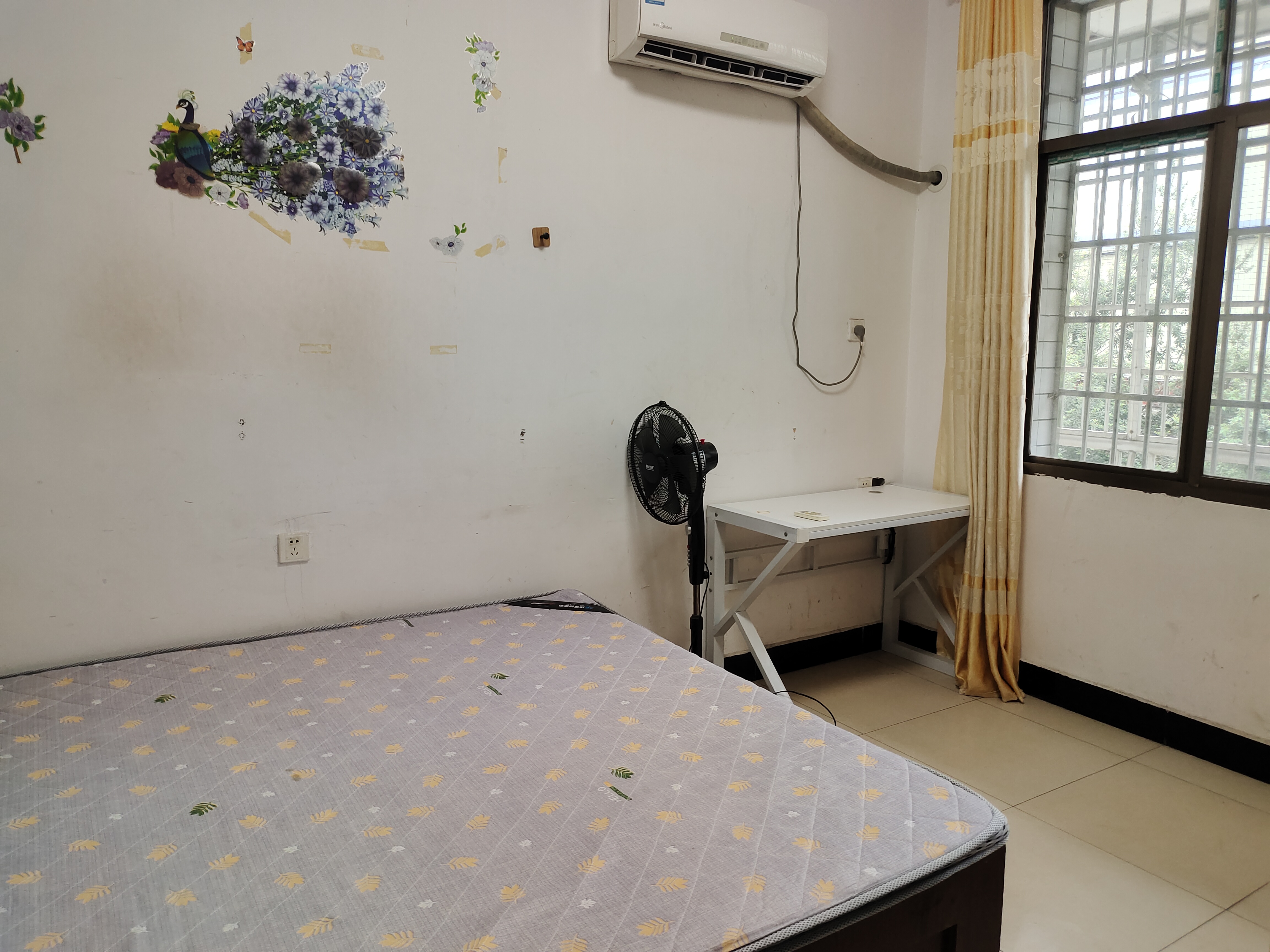 罗家小区西区 1室1厅1卫 550.0元/月 罗家小区西区 1室1厅1卫 550.0元/月室内图