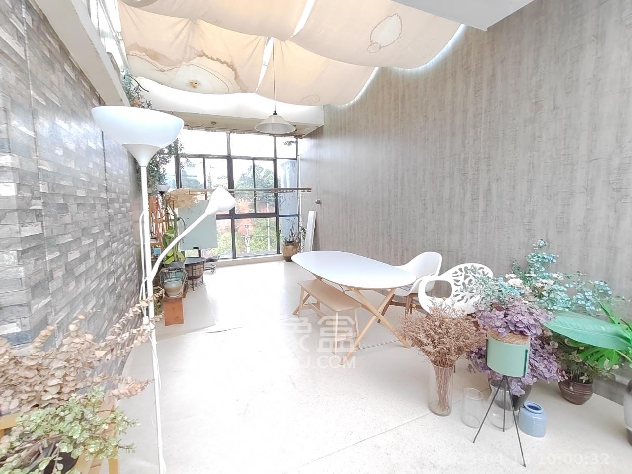 龙湾国际洋房 6室2厅2卫 4500.0元/月 龙湾国际洋房 6室2厅2卫 4500.0元/月室内图