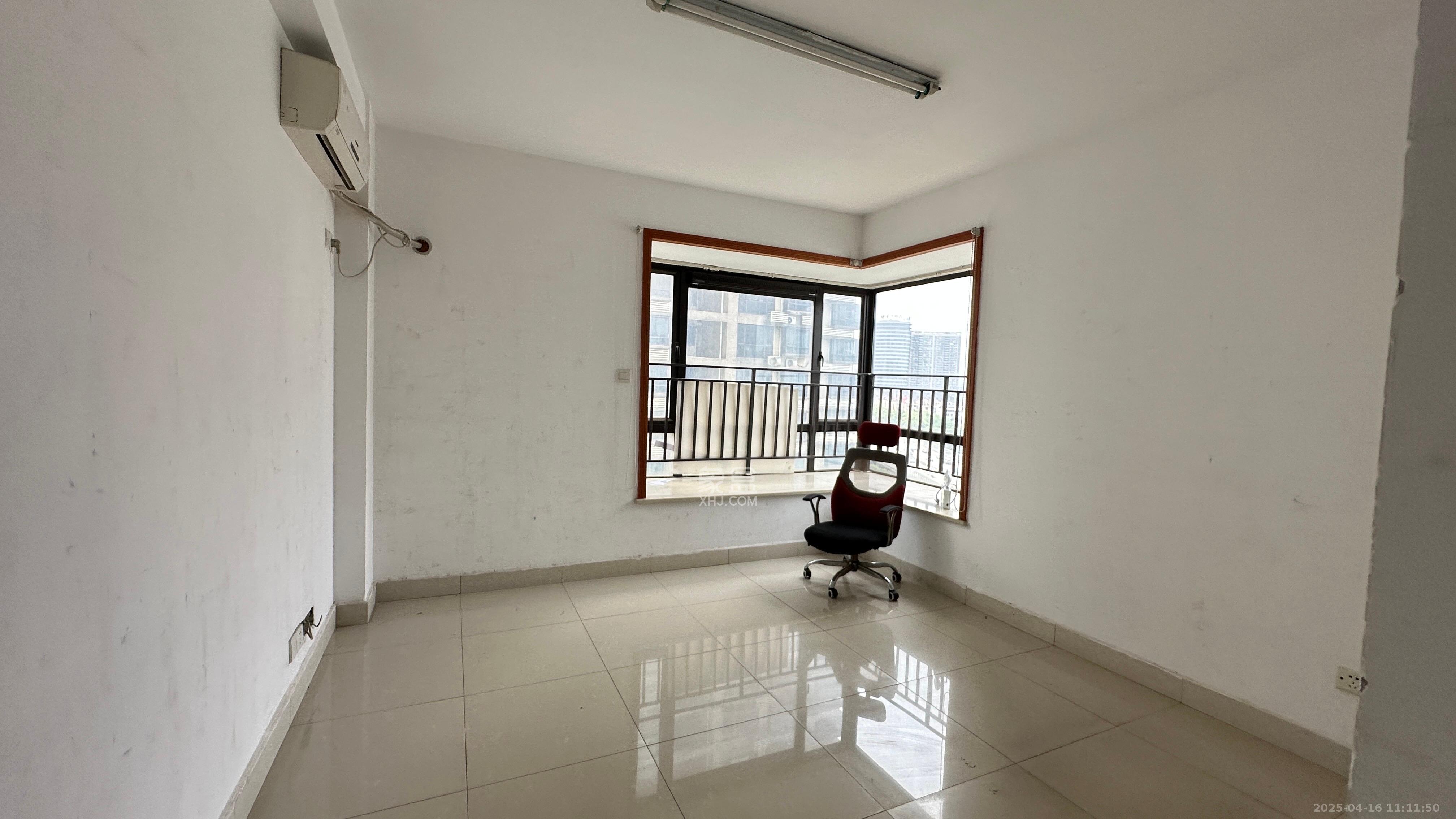 上东辛顿公寓 4室2厅2卫 3500.0元/月 上东辛顿公寓 4室2厅2卫 3500.0元/月室内图