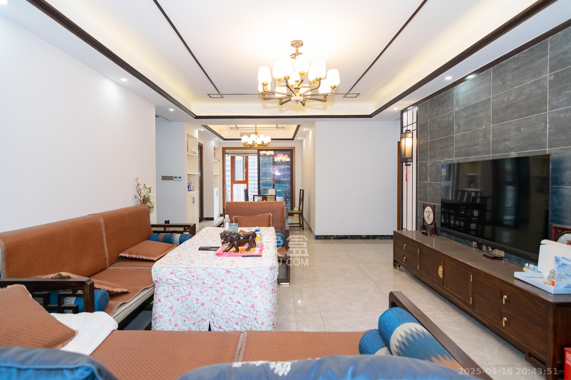 三润城（三润星城）  4室2厅2卫    125.0万客厅