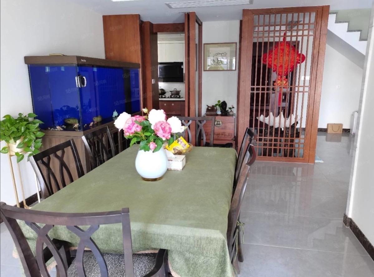 保利中央海岸一二期 4室2厅3卫 500.0万 保利中央海岸一二期 4室2厅3卫 500.0万客厅