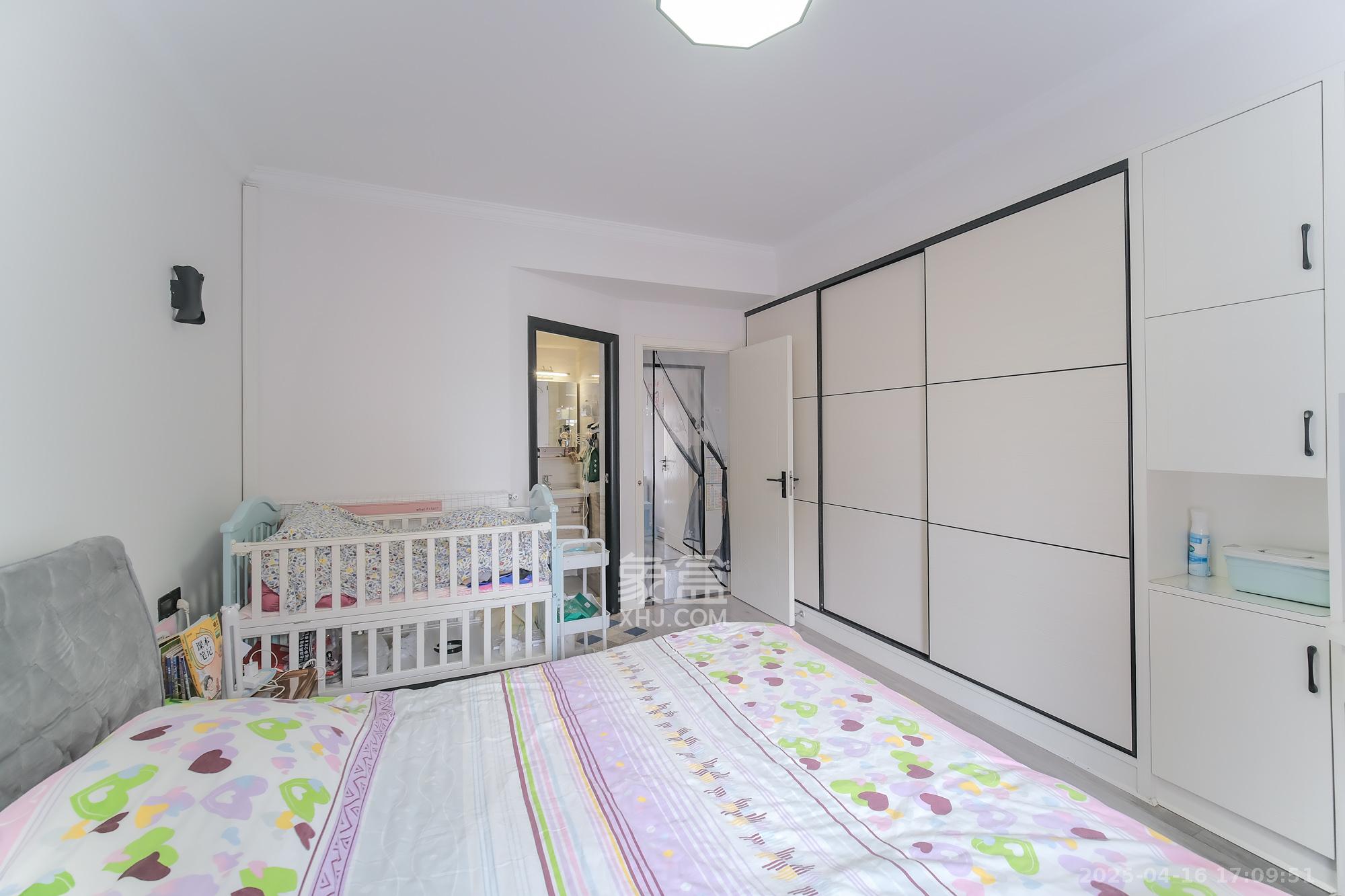 荣盛花语城  4室2厅2卫    126.0万 荣盛花语城  4室2厅2卫    126.0万卧室