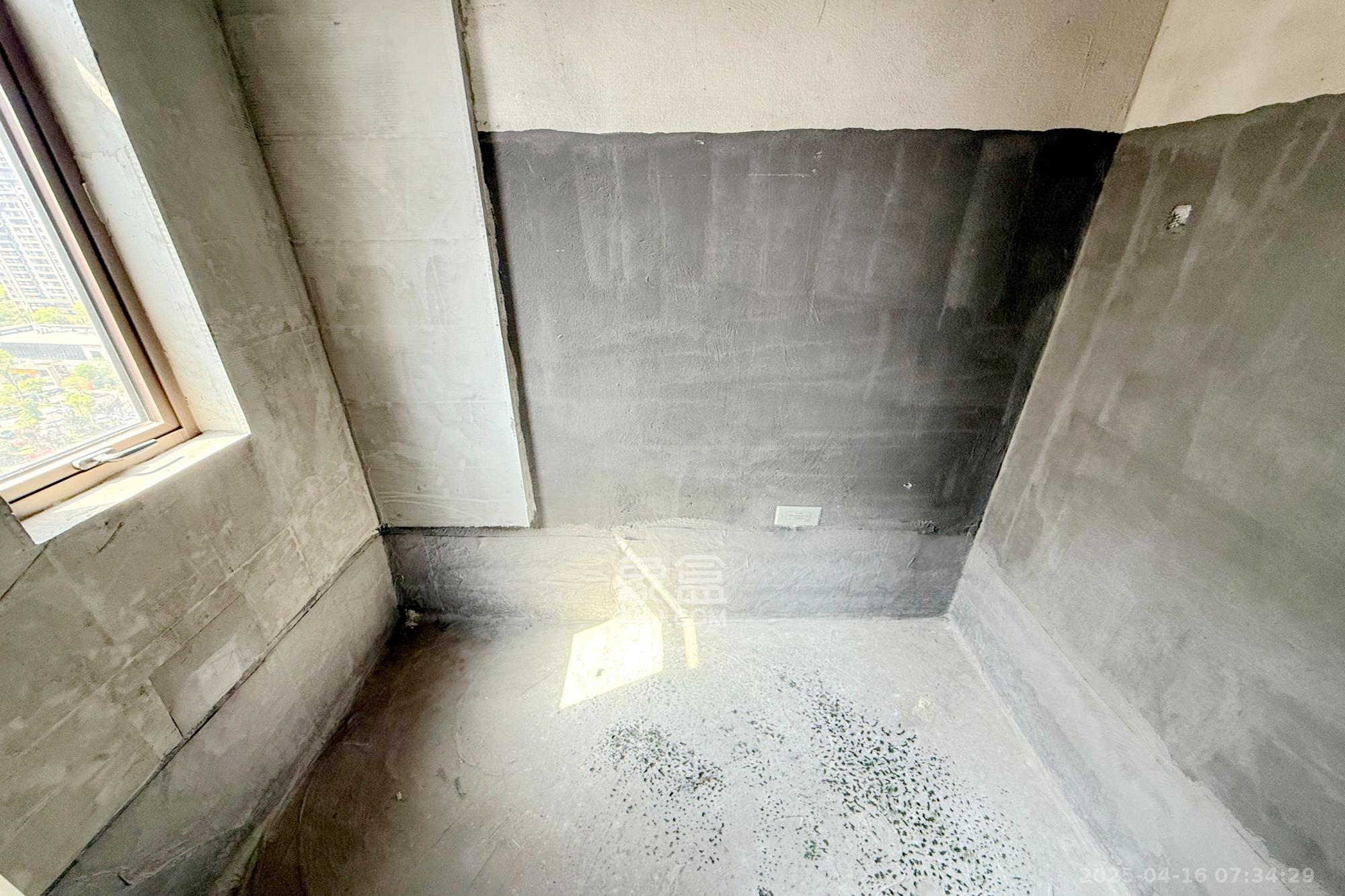 大汉汉园  5室2厅2卫   114.50万卫生间