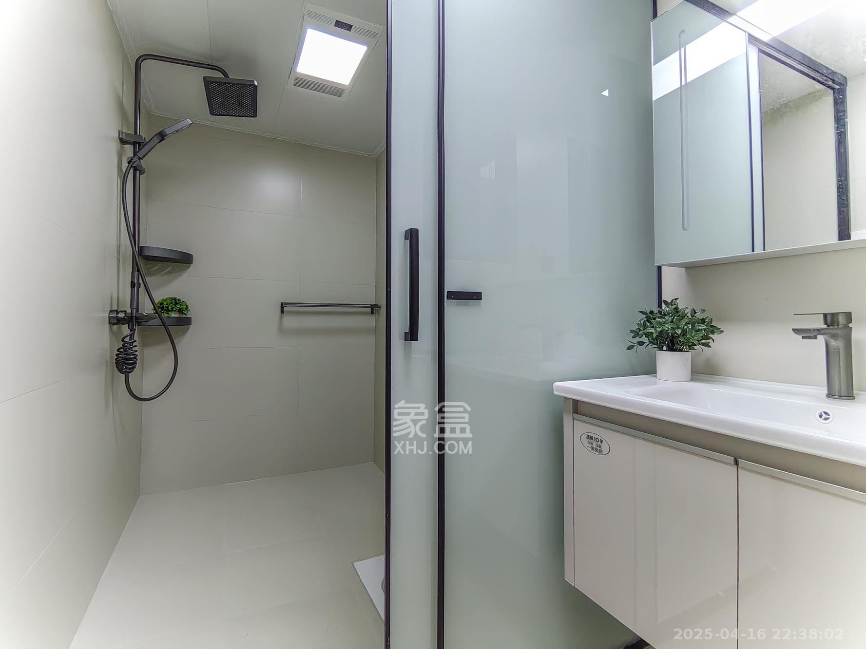 三一街区  3室2厅1卫    63.0万卫生间