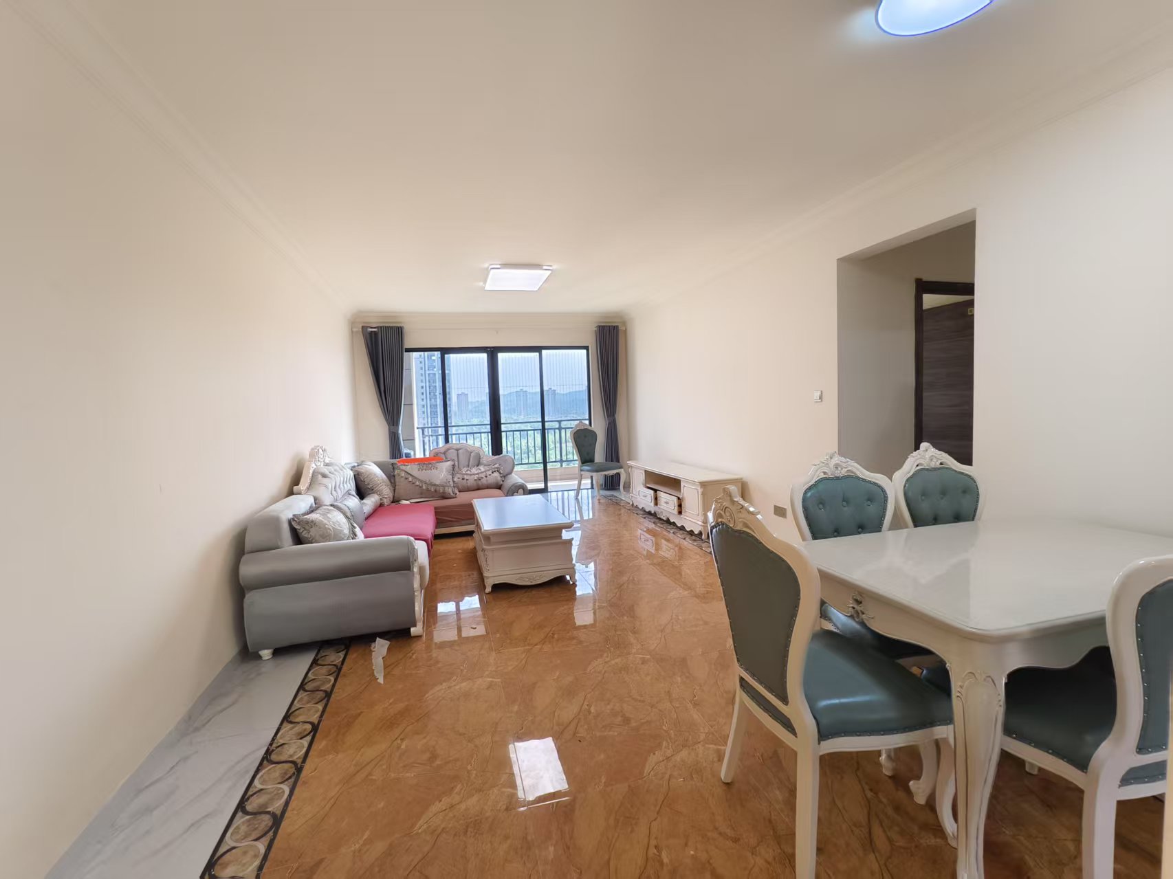 碧桂园梓山府 4室2厅2卫 2500.0元/月 碧桂园梓山府 4室2厅2卫 2500.0元/月室内图