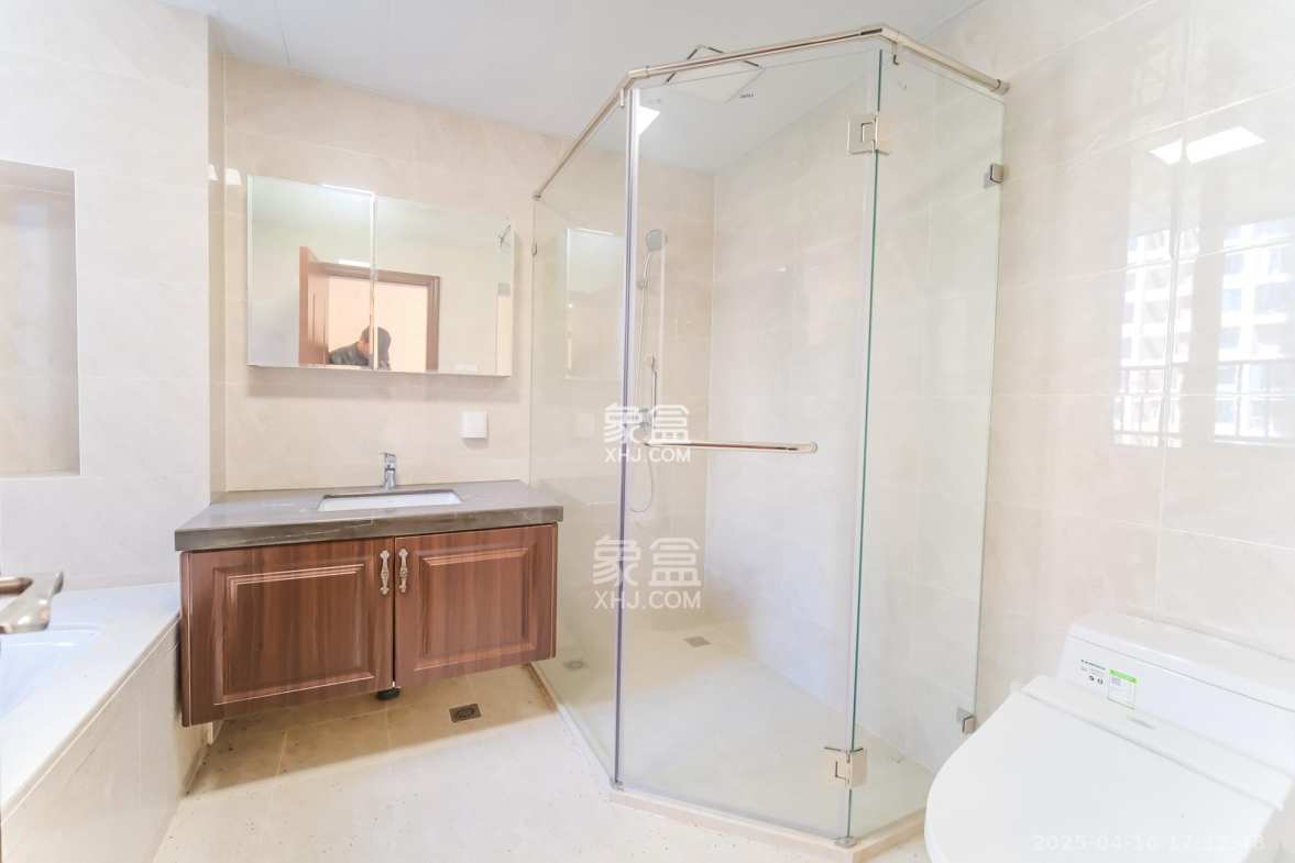 运达锦绣广场  5室2厅2卫    328.0万 运达锦绣广场  5室2厅2卫    328.0万卫生间