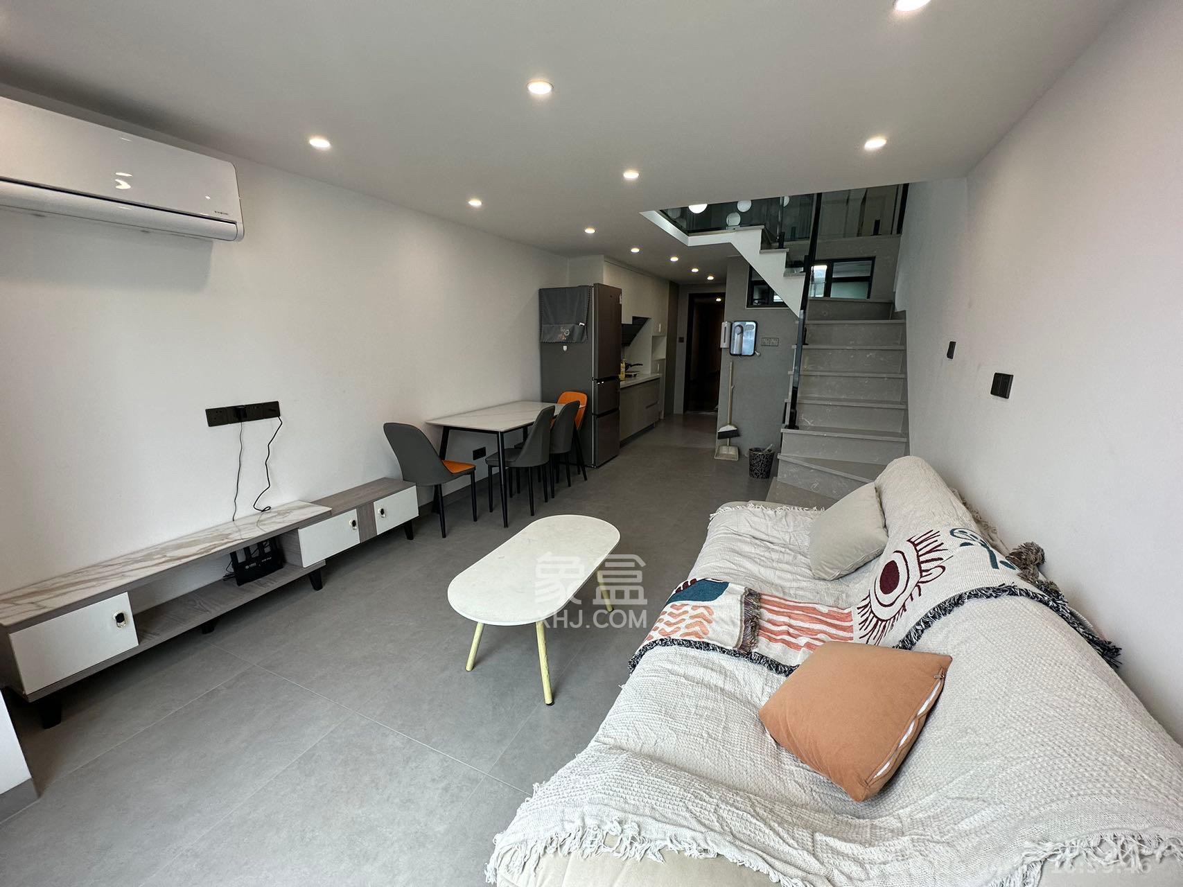 中海阅溪府  2室1厅1卫    2200.0元/月 中海阅溪府  2室1厅1卫    2200.0元/月室内图