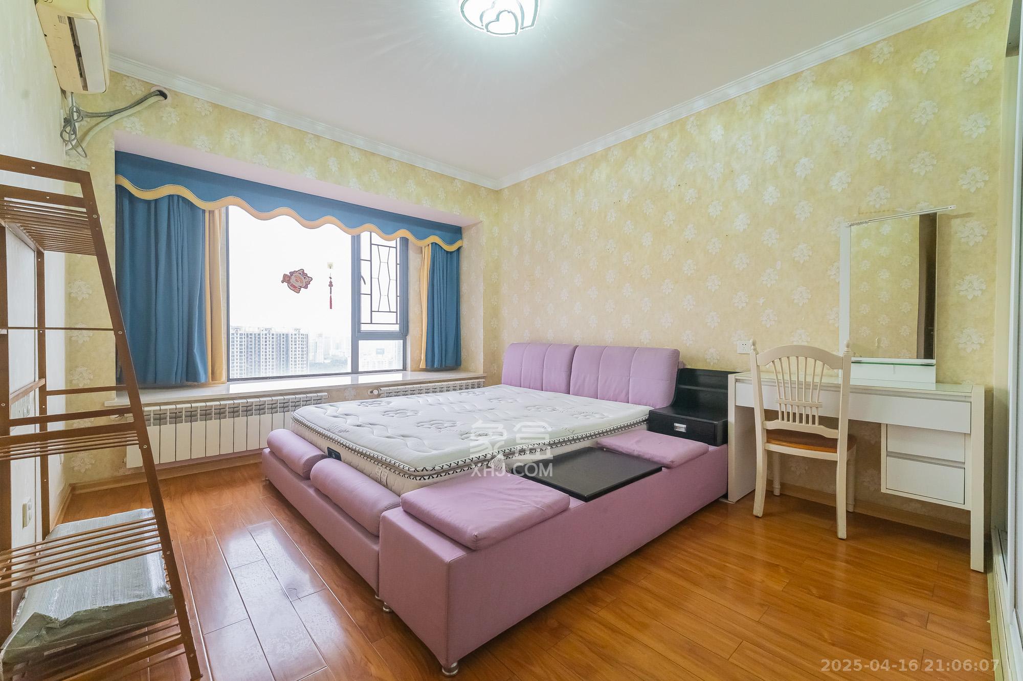 华润凤凰城二期 4室2厅2卫 106.0万 华润凤凰城二期 4室2厅2卫 106.0万卧室