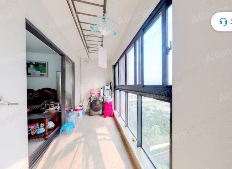 海南金地自在城 2室2厅1卫 110.0万 海南金地自在城 2室2厅1卫 110.0万客厅