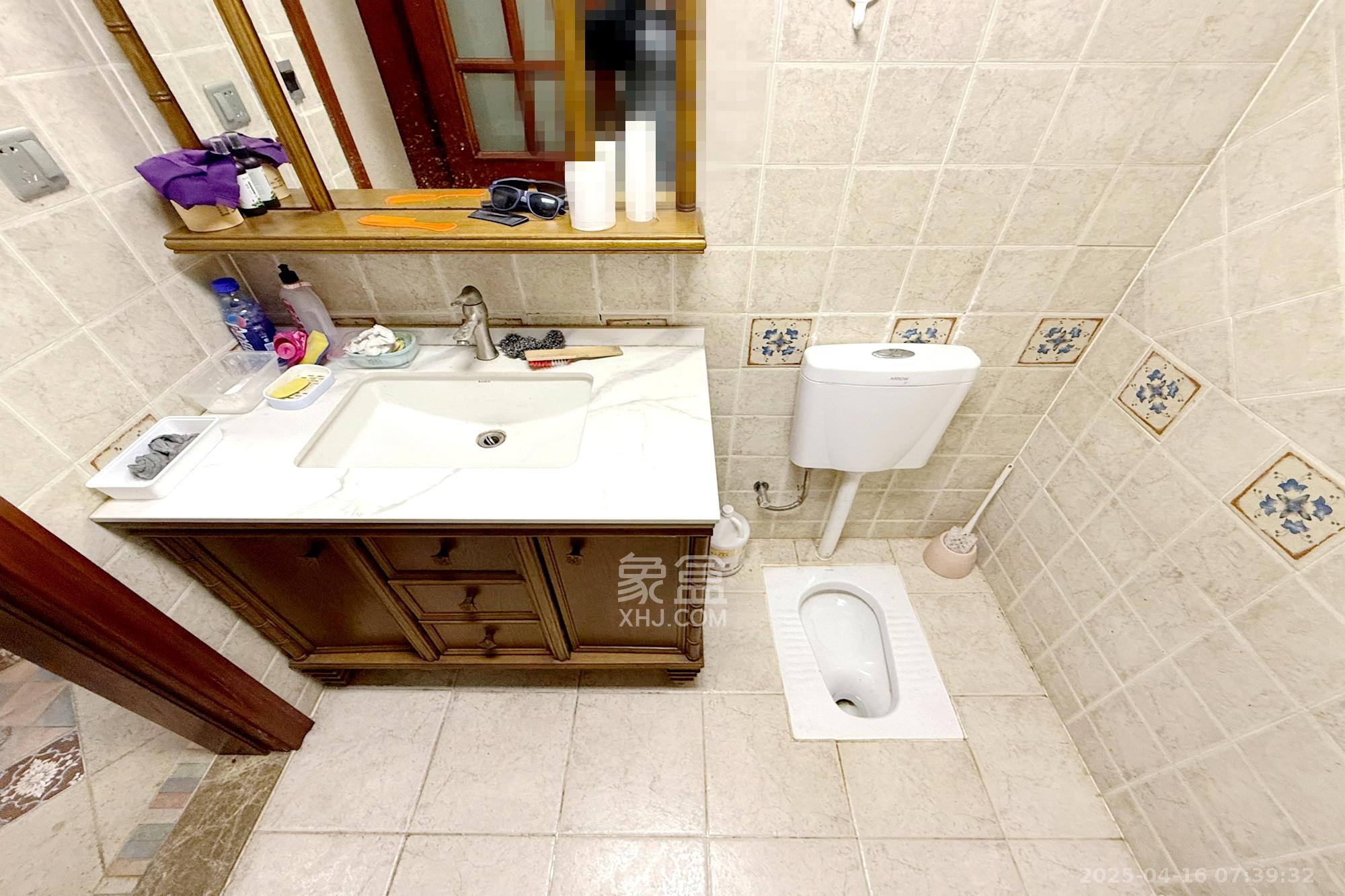 金地三千府(金地湖山樾、金地自在城) 5室3厅4卫 498.0万 金地三千府(金地湖山樾、金地自在城) 5室3厅4卫 498.0万卫生间