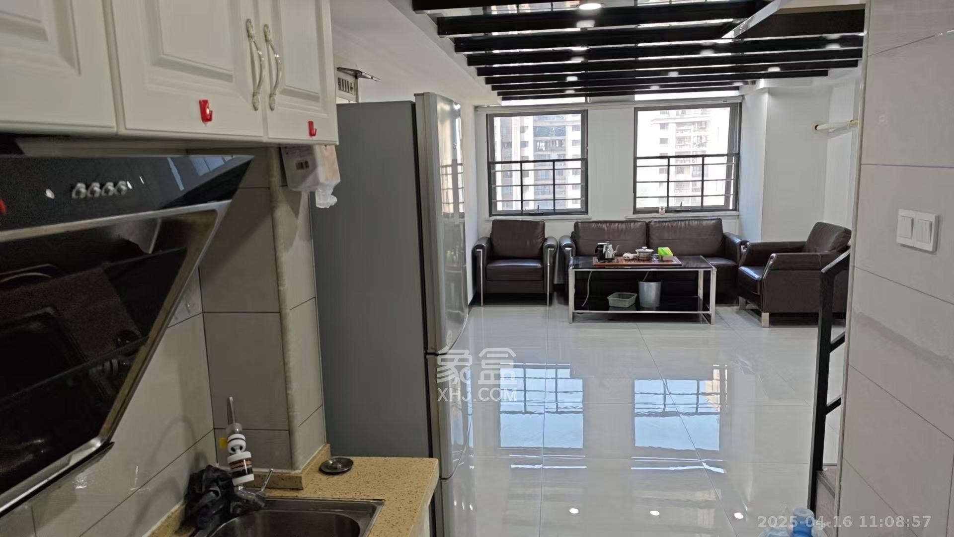 华润置地广场二期  1室1厅1卫   1700.00元/月