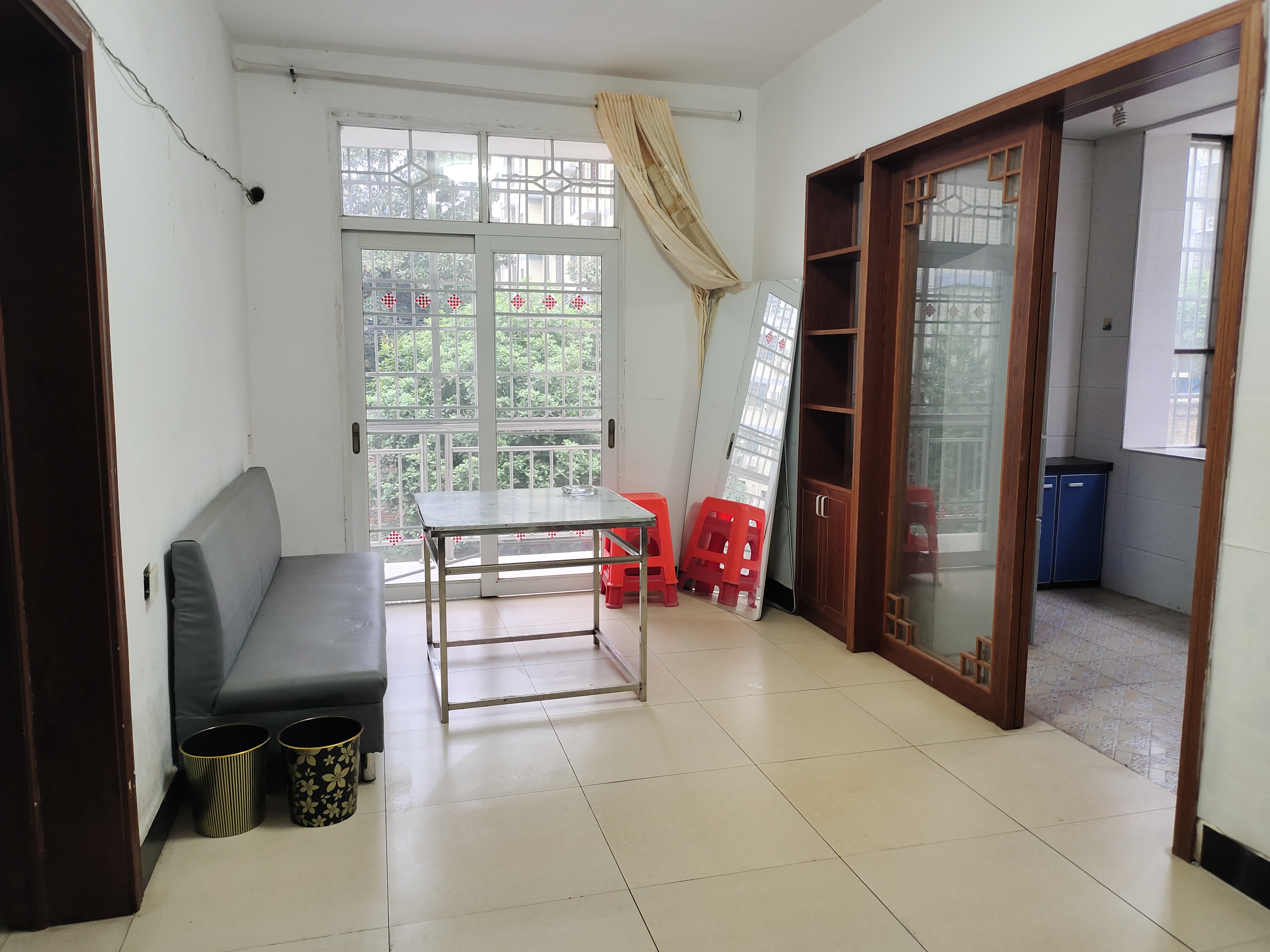 罗家小区西区 1室1厅1卫 550.0元/月 罗家小区西区 1室1厅1卫 550.0元/月室内图