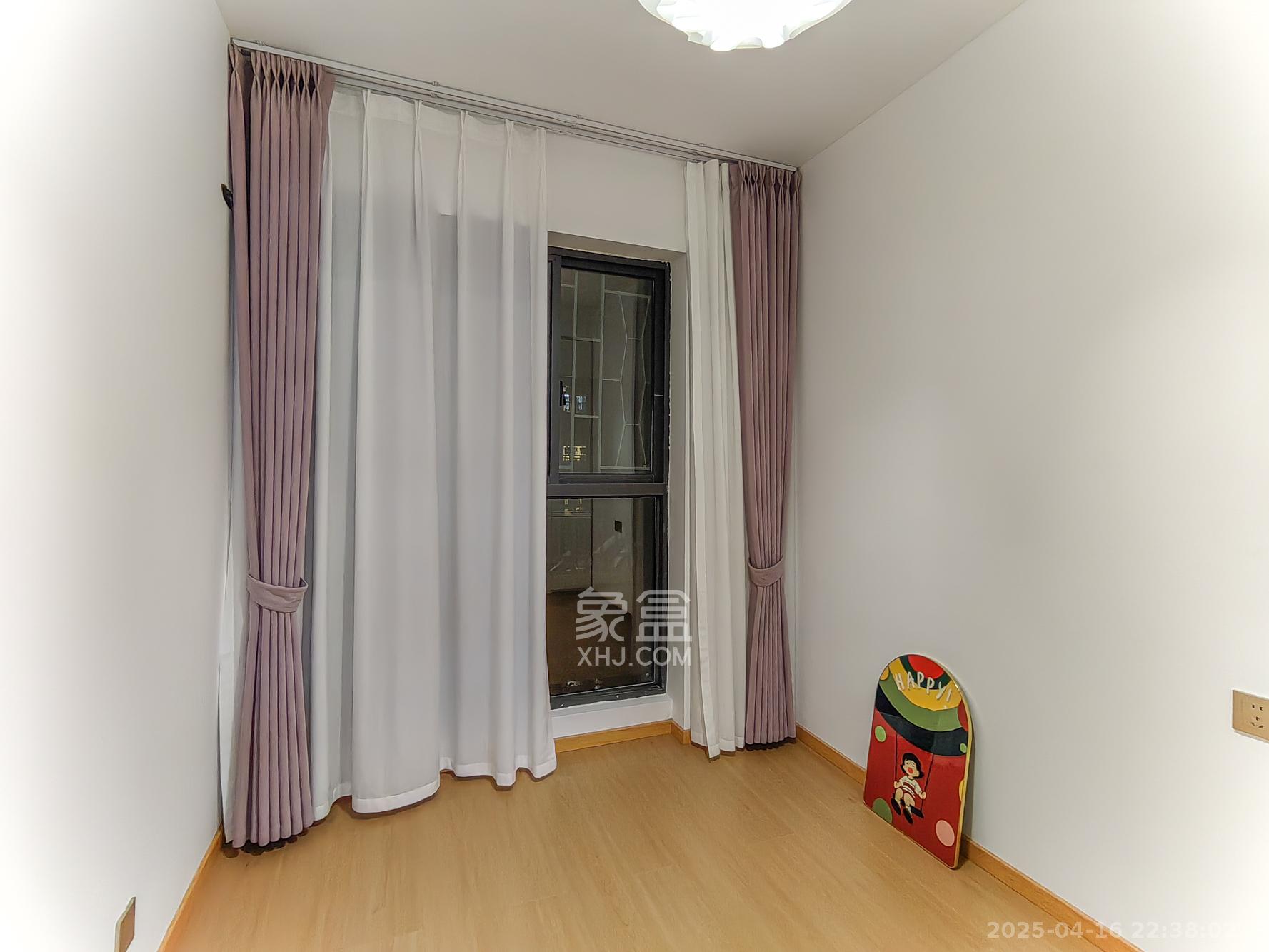 三一街区  3室2厅1卫    63.0万卧室