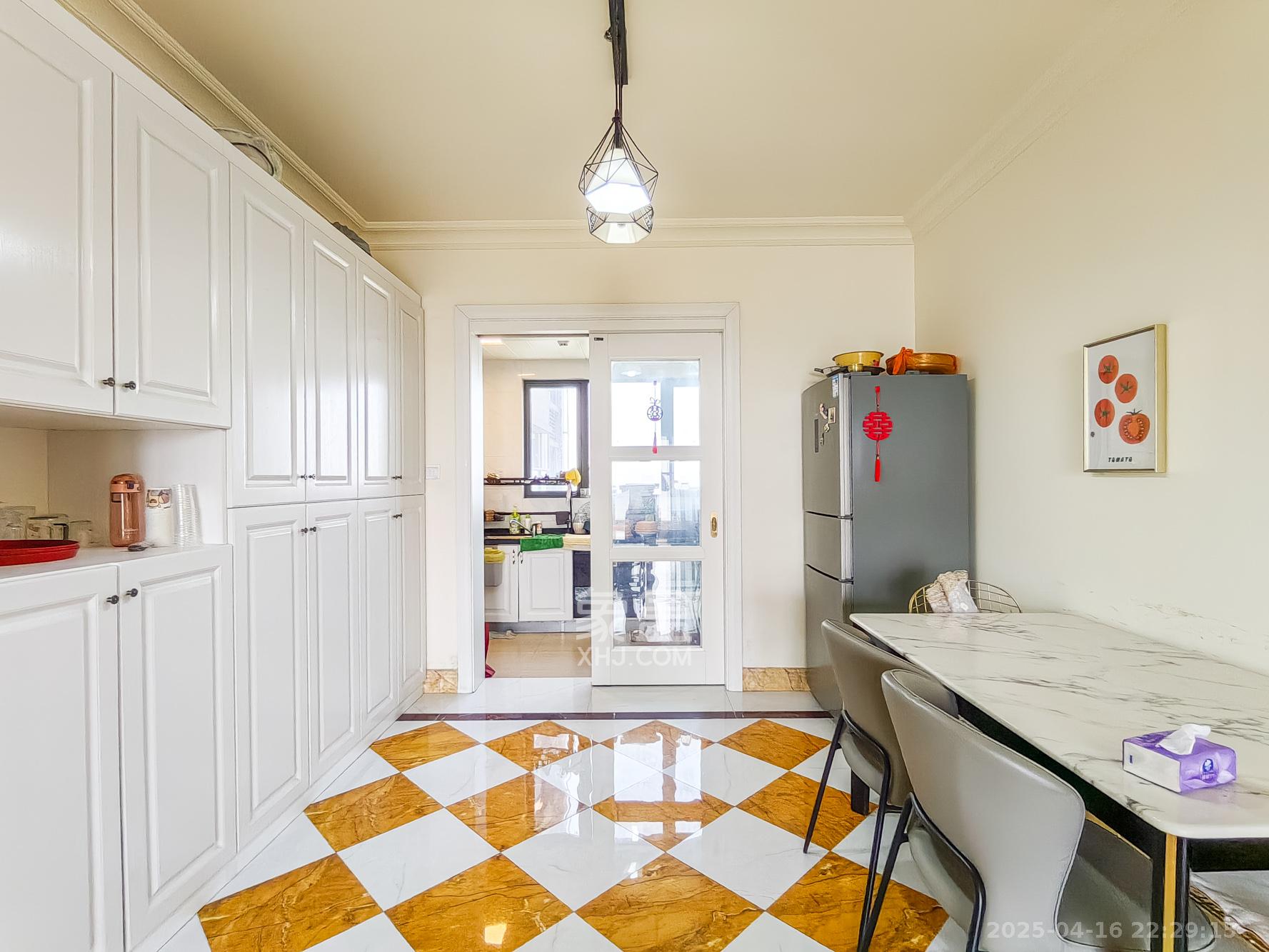 碧桂园威尼斯城 3室2厅2卫 92.0万 碧桂园威尼斯城 3室2厅2卫 92.0万客厅