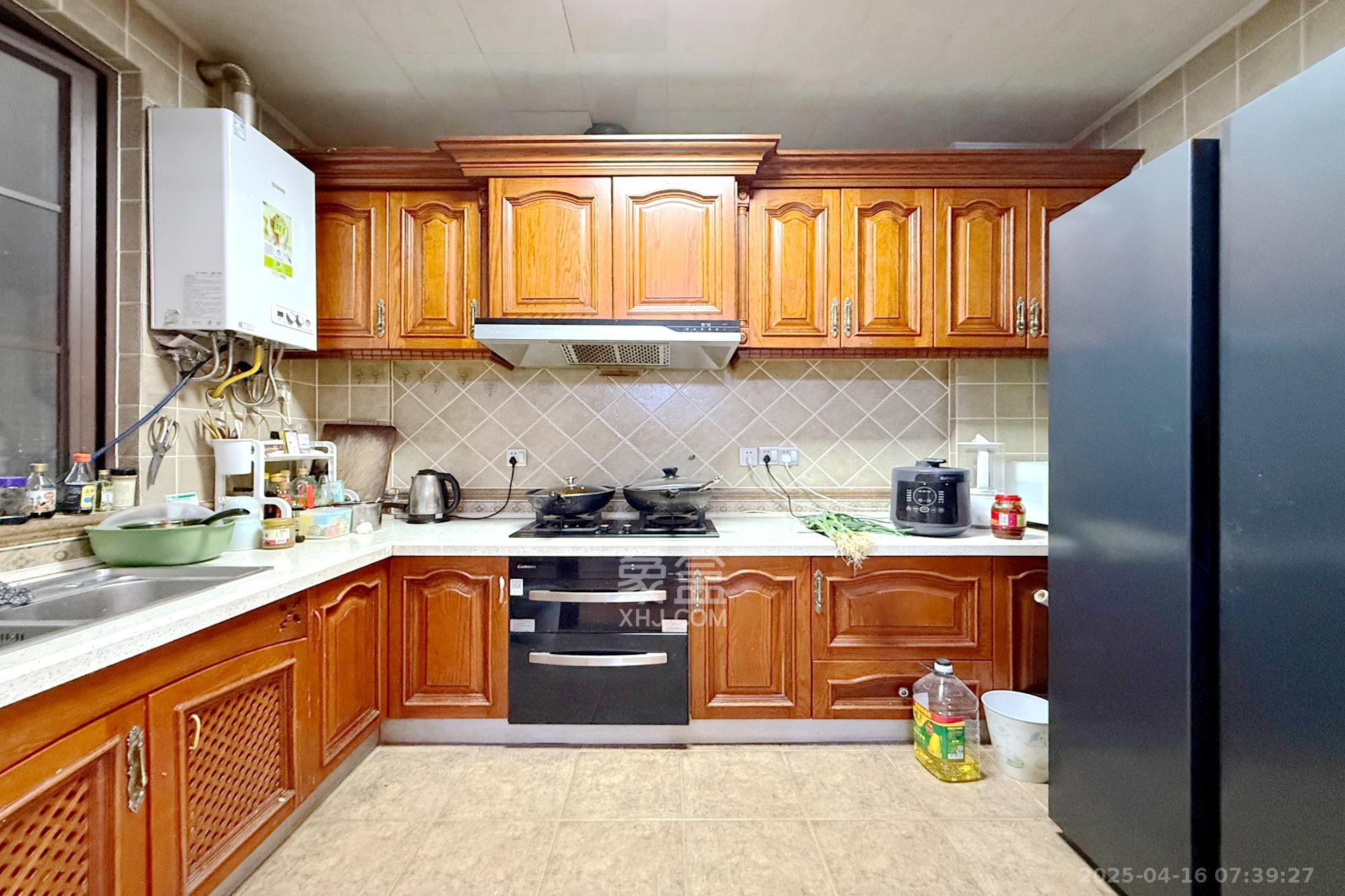 金地三千府(金地湖山樾、金地自在城) 5室3厅4卫 498.0万 金地三千府(金地湖山樾、金地自在城) 5室3厅4卫 498.0万厨房