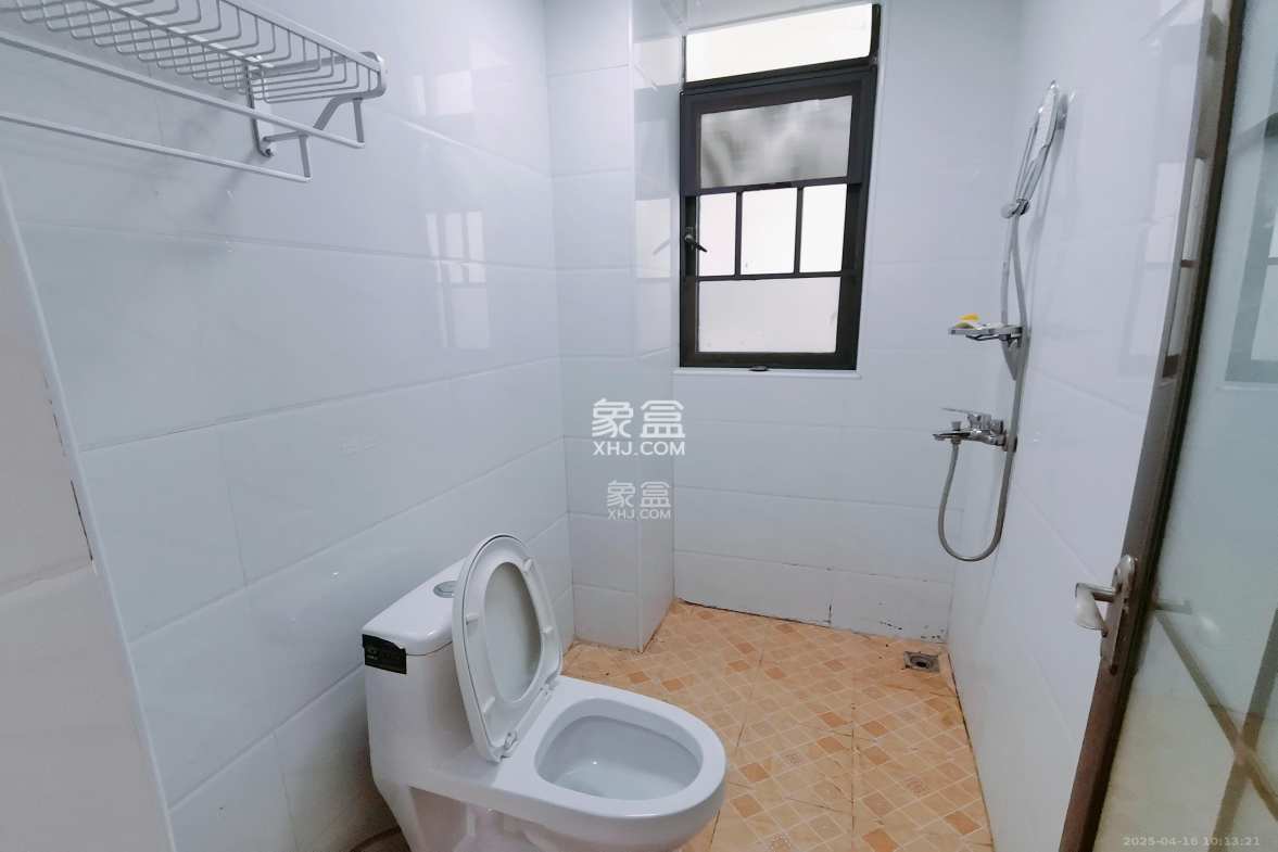 阳光100三期 3室2厅2卫 2800.0元/月 阳光100三期 3室2厅2卫 2800.0元/月室内图