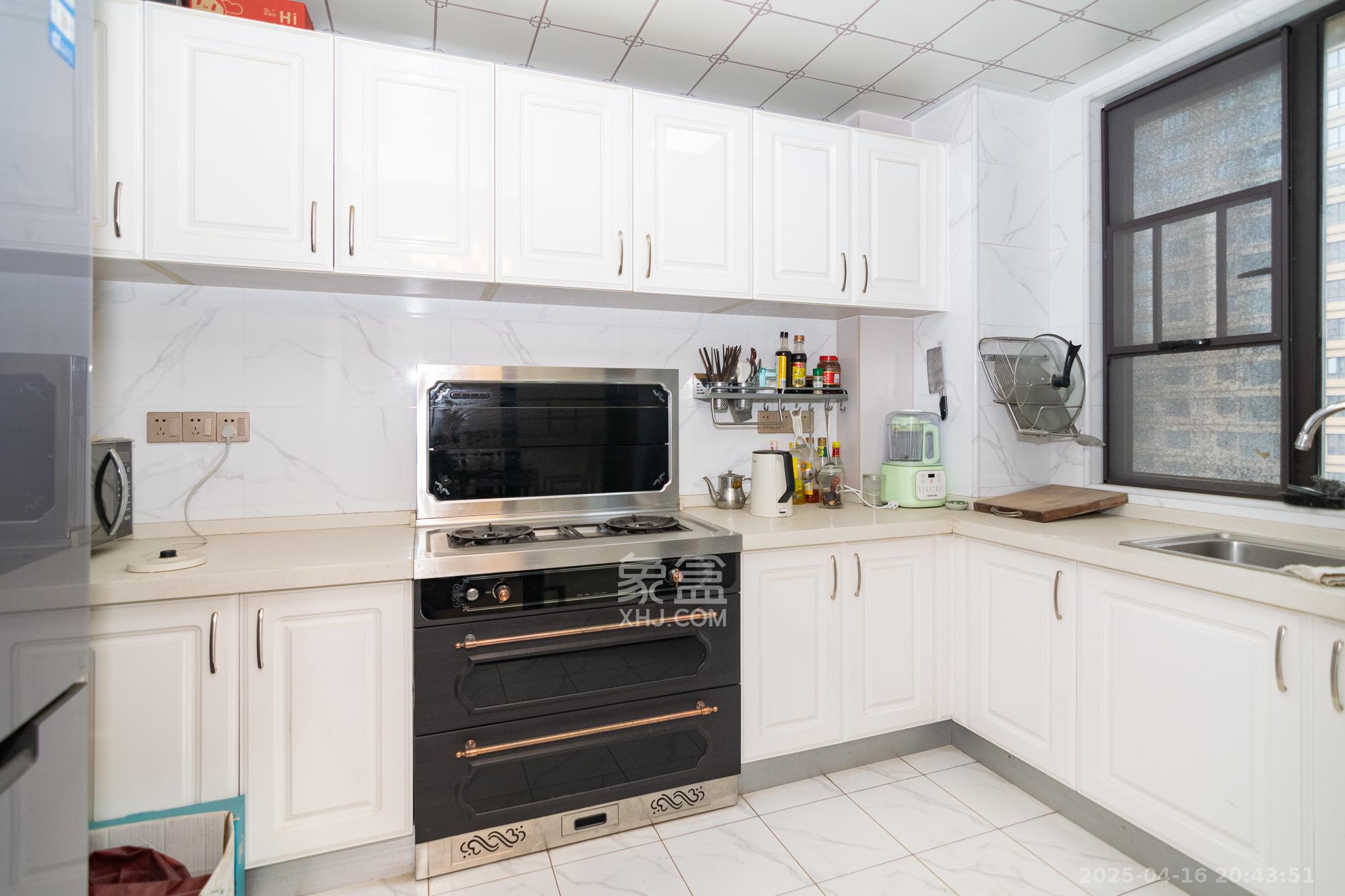 三润城（三润星城）  4室2厅2卫    125.0万厨房