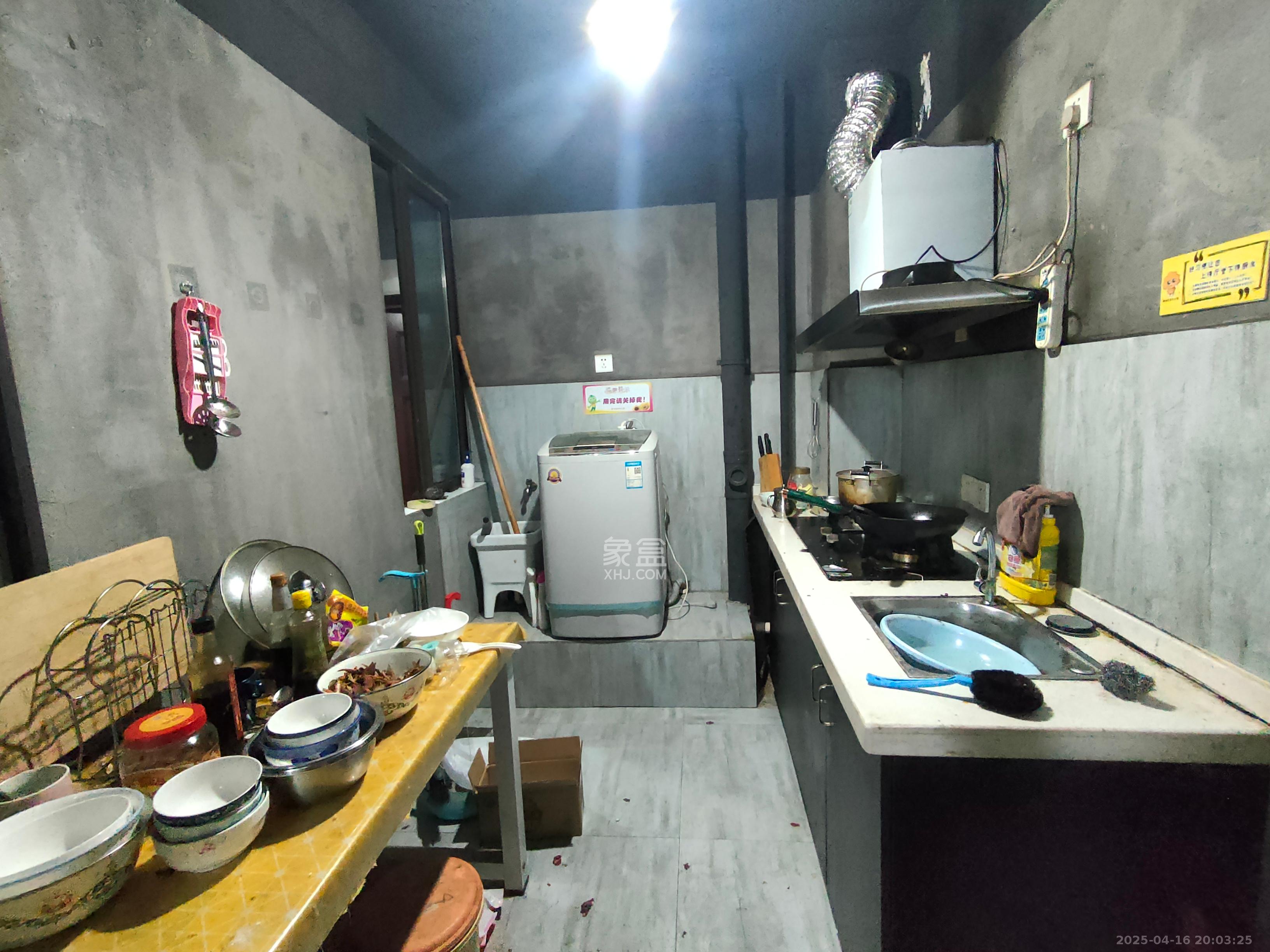万象美域  3室2厅2卫   2200.00元/月室内图