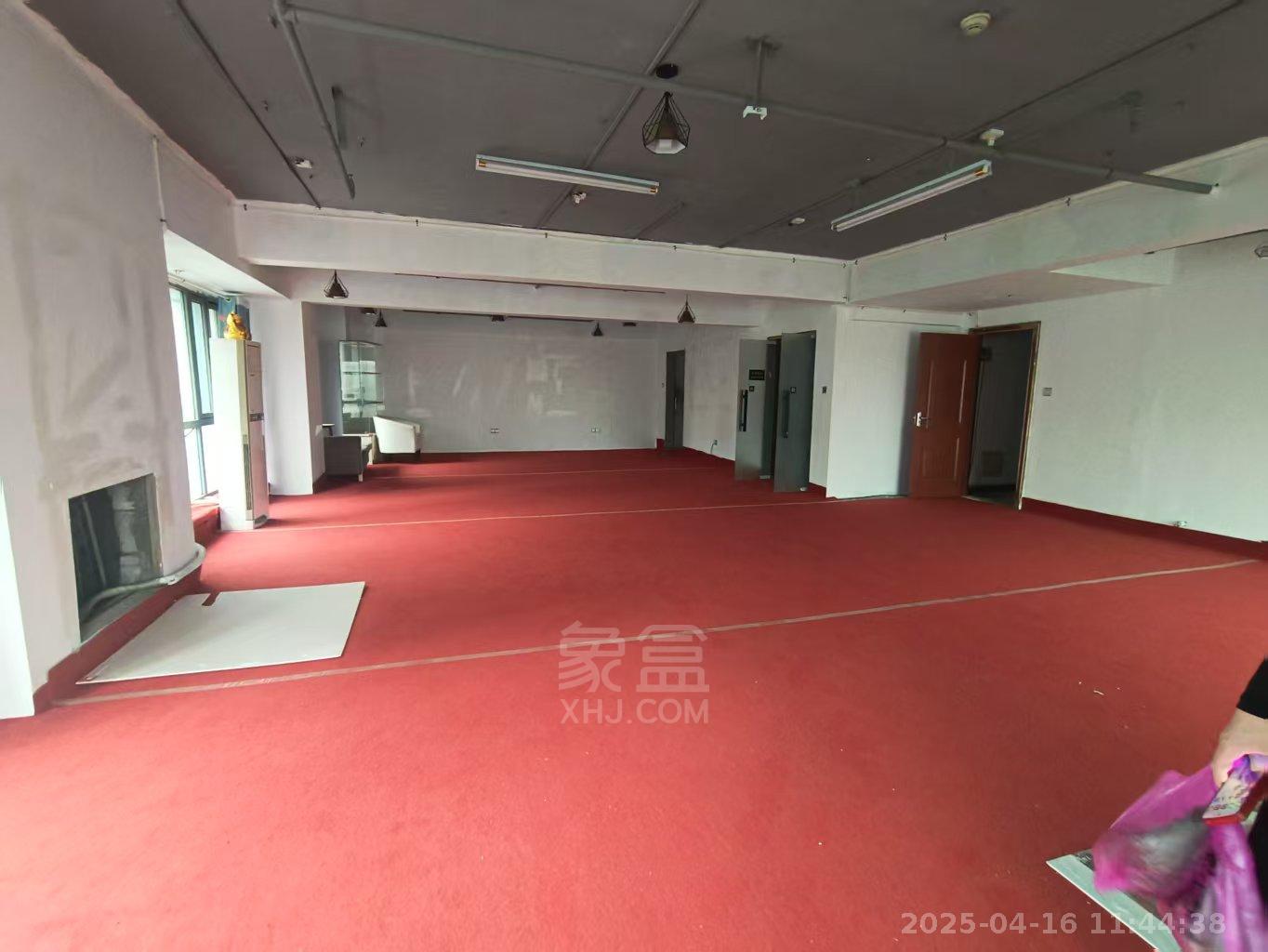 大汉希尔顿 1室1厅1卫 5000.0元/月 大汉希尔顿 1室1厅1卫 5000.0元/月室内图