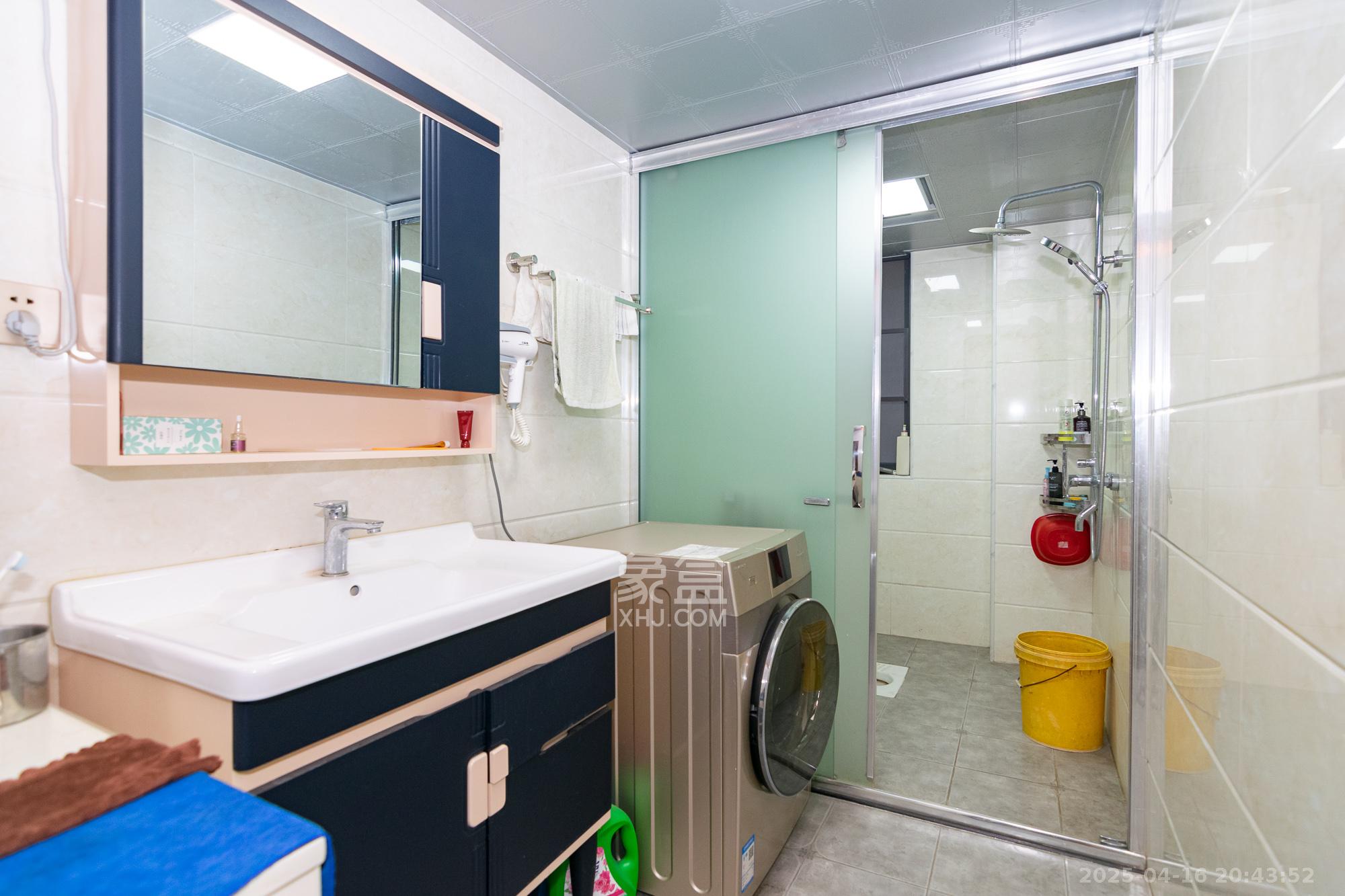 三润城（三润星城）  4室2厅2卫    125.0万卫生间